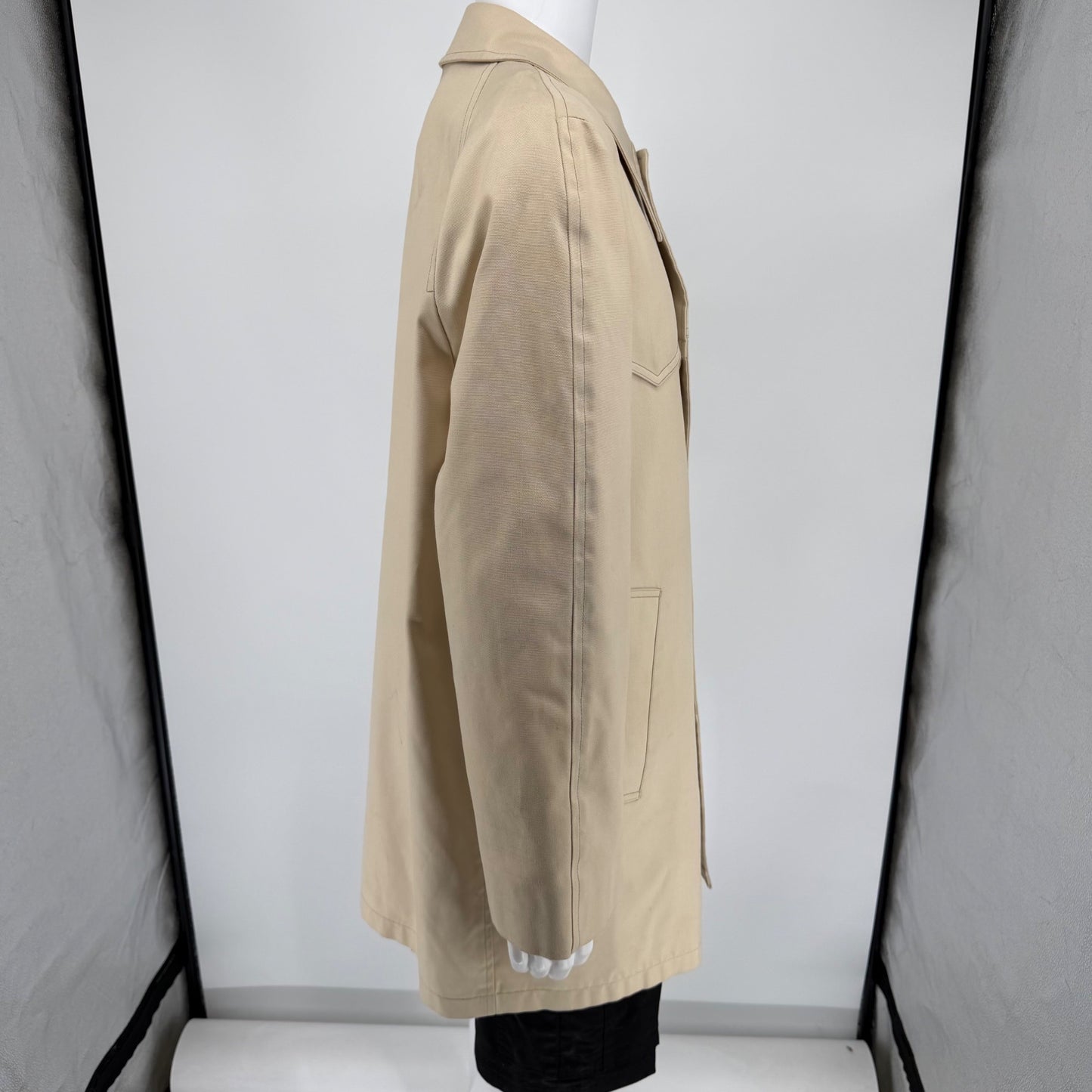 Vintage 1970s London Fog Maincoats Men's Light Tan Western Yoke Raincoat (46R)