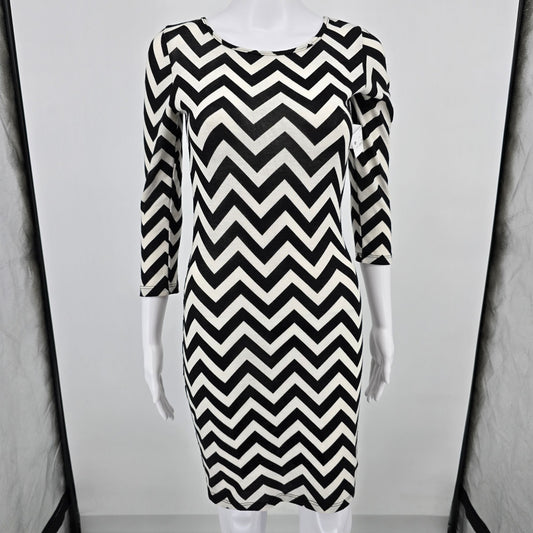 2010s Hypnotized Black & White Zigzag Chevron Pattern Stretch Bodycon Dress (S)