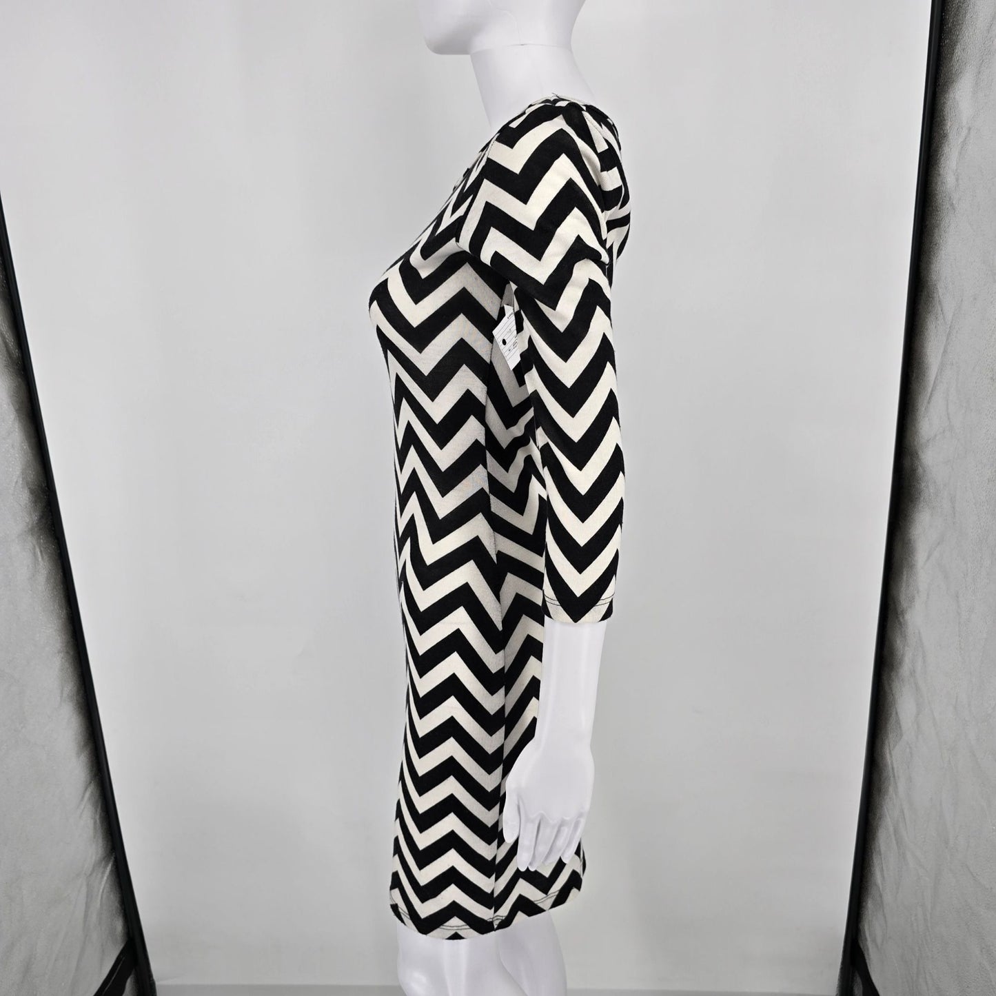 2010s Hypnotized Black & White Zigzag Chevron Pattern Stretch Bodycon Dress (S)