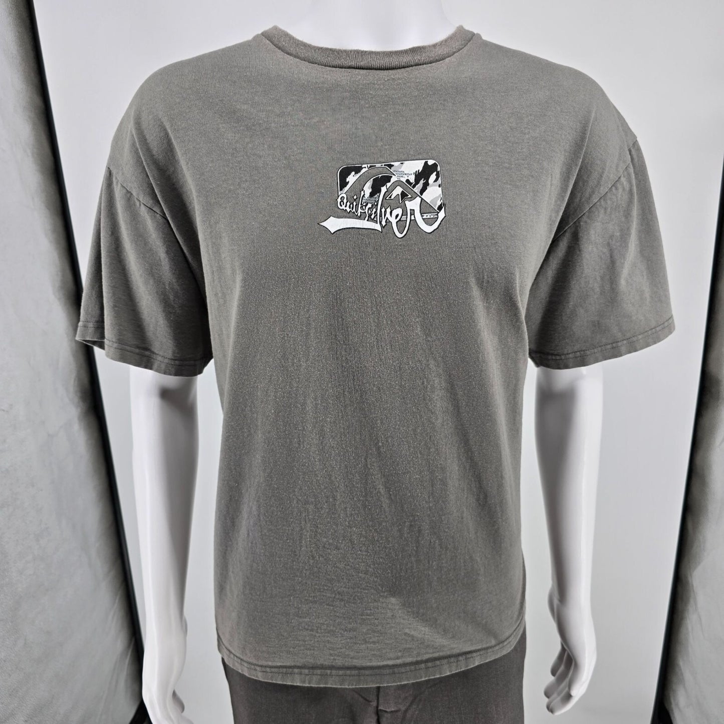 Y2 Quicksilver Monochrome Camo Logo Gray Graphic T-Shirt (XL)