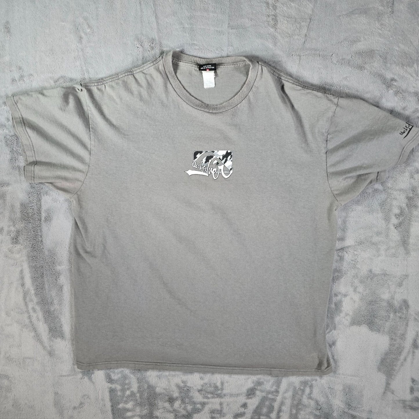 Y2 Quicksilver Monochrome Camo Logo Gray Graphic T-Shirt (XL)