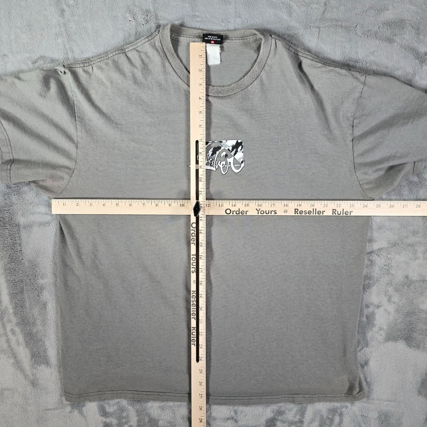 Y2 Quicksilver Monochrome Camo Logo Gray Graphic T-Shirt (XL)