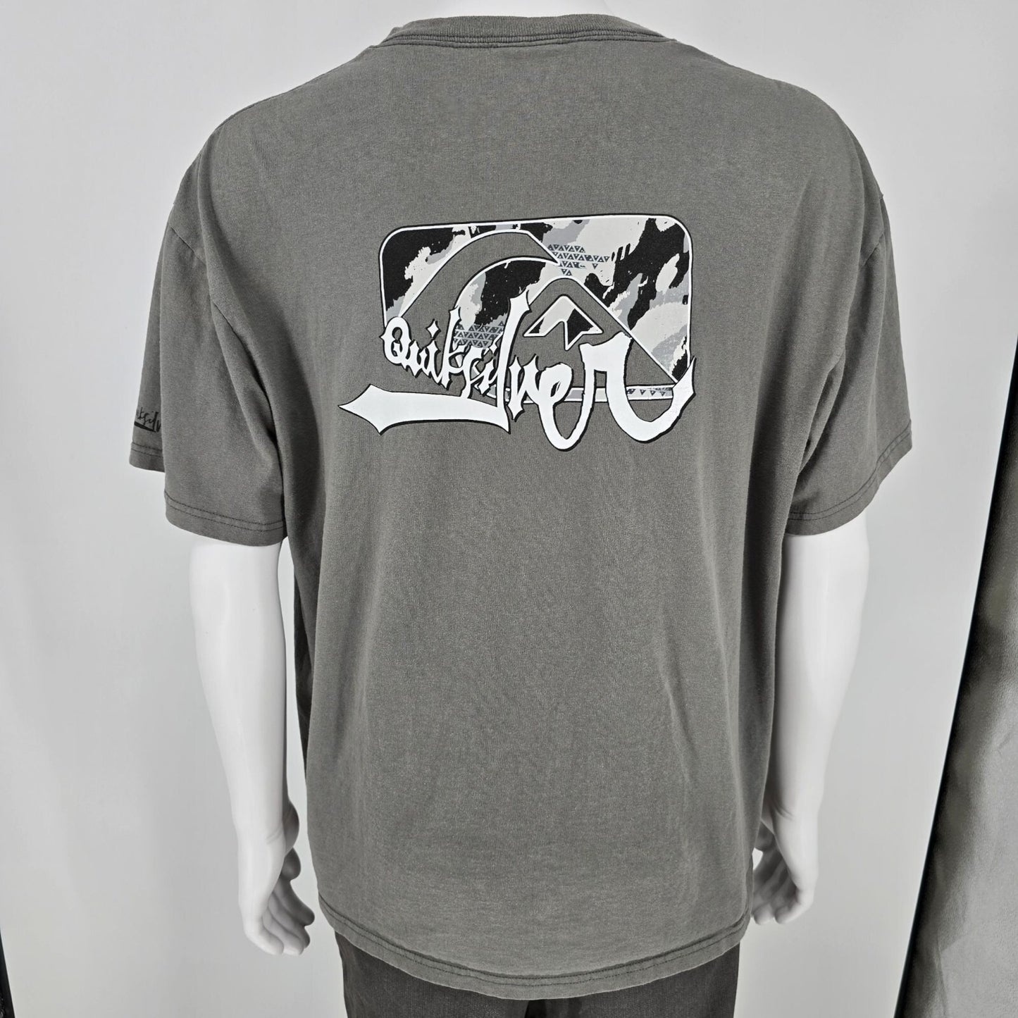Y2 Quicksilver Monochrome Camo Logo Gray Graphic T-Shirt (XL)