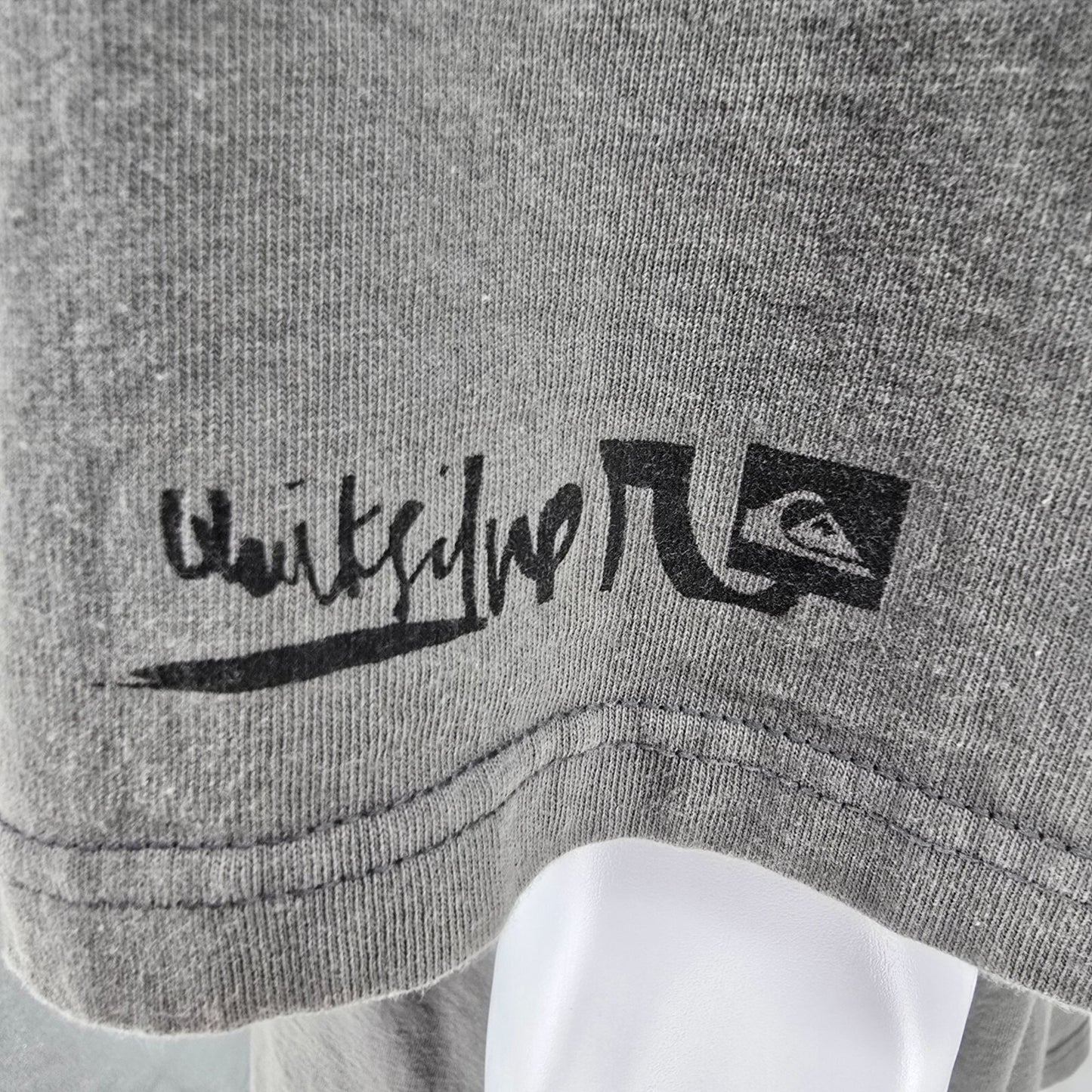 Y2 Quicksilver Monochrome Camo Logo Gray Graphic T-Shirt (XL)