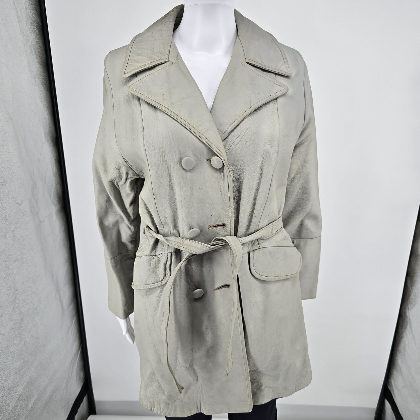 Distressed Vintage 1970s Women's Light Gray Double Breasted Belted Car Coat (S)