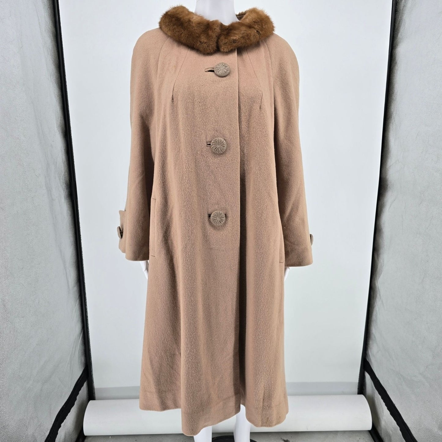 Vintage 1960s Aldenaire Women's Union Made Light Brown Faux Fur Collar Coat (XL)