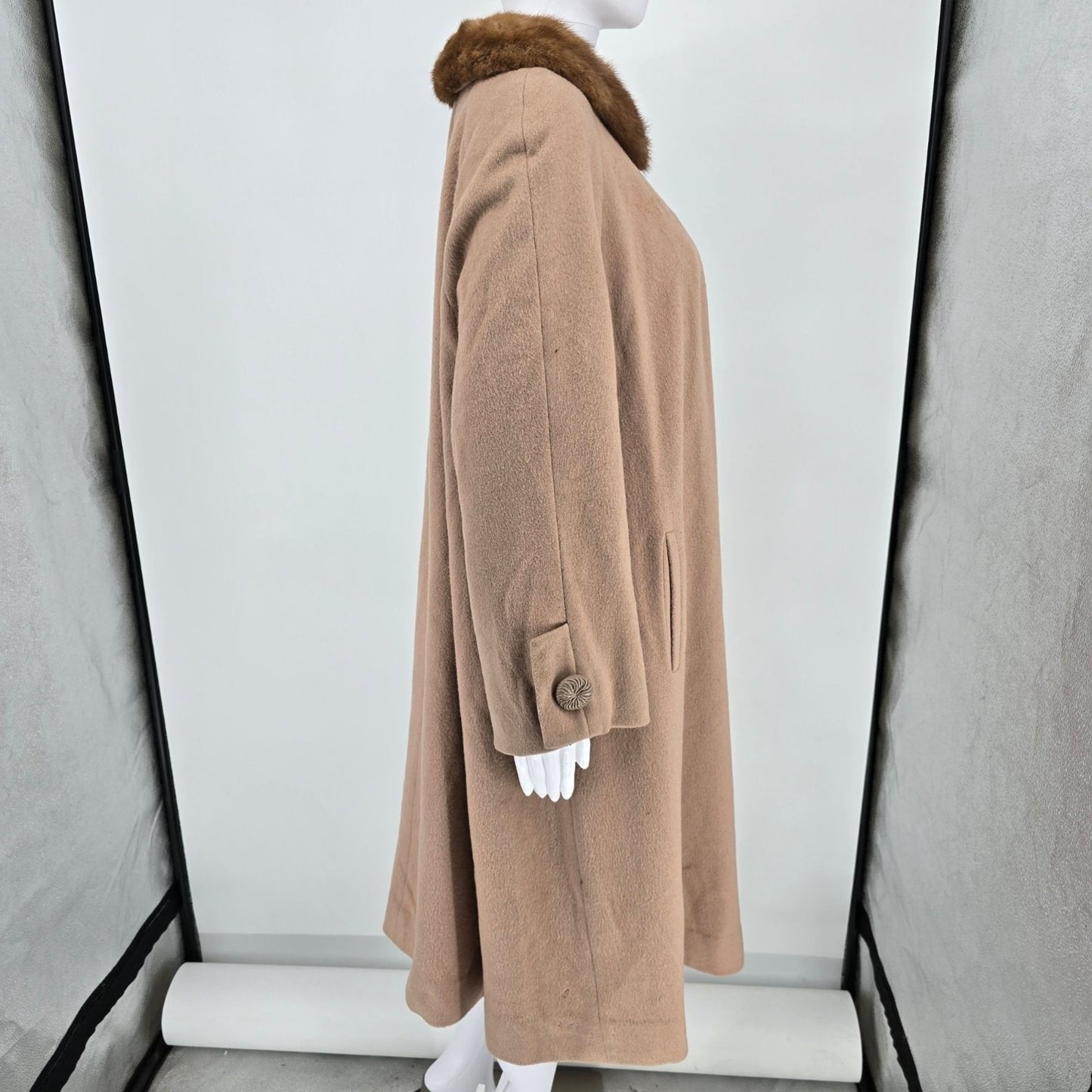 Vintage 1960s Aldenaire Women's Union Made Light Brown Faux Fur Collar Coat (XL)