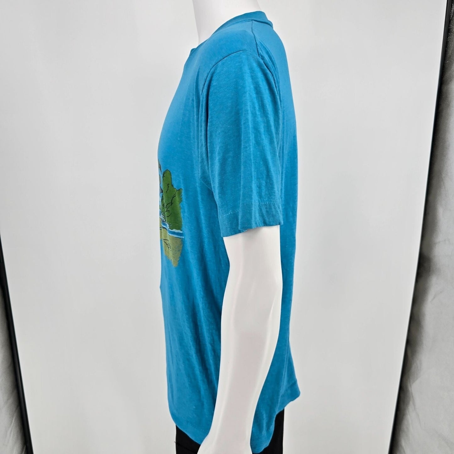 Vintage 1980s San Lucas "The Only Shark in Cabo is On the Beach" Soft T-Shirt -L