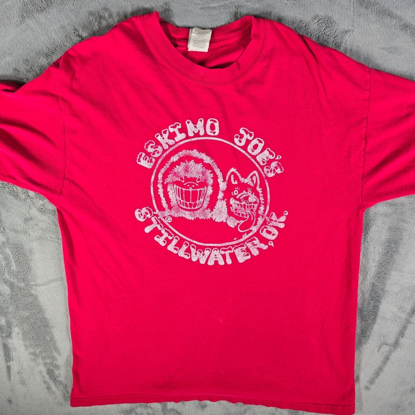 Distressed 2000s Hanes Beefy-T Eskimo Joe's Stillwater, OK T-Shirt (L)