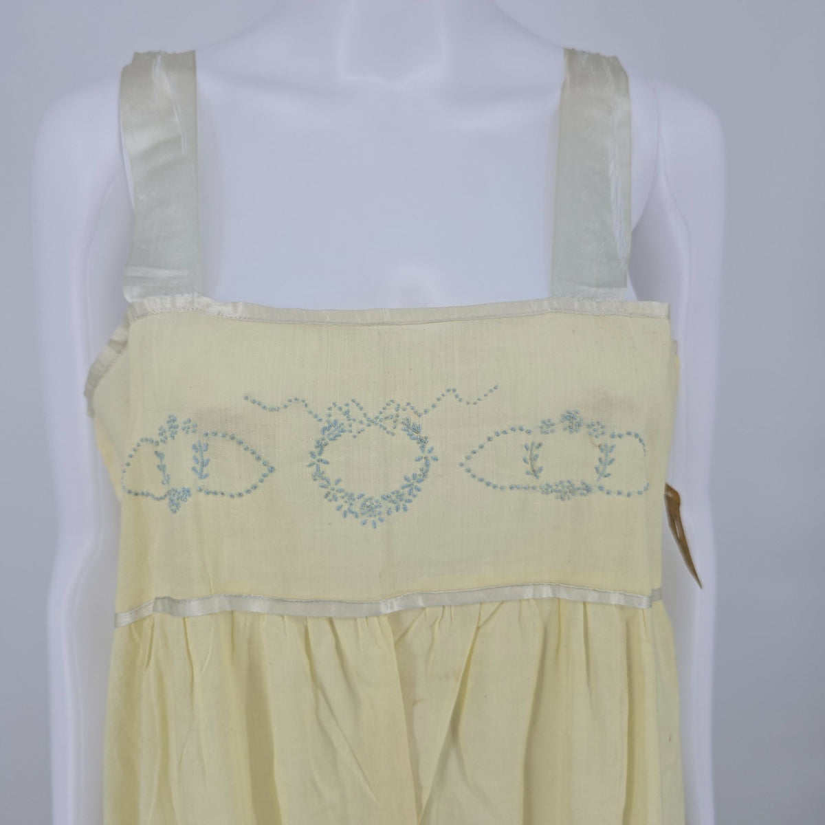 Vintage 1930s Pale Yellow Embroidered Yoke Sleeveless Nightgown (M) *Flaws