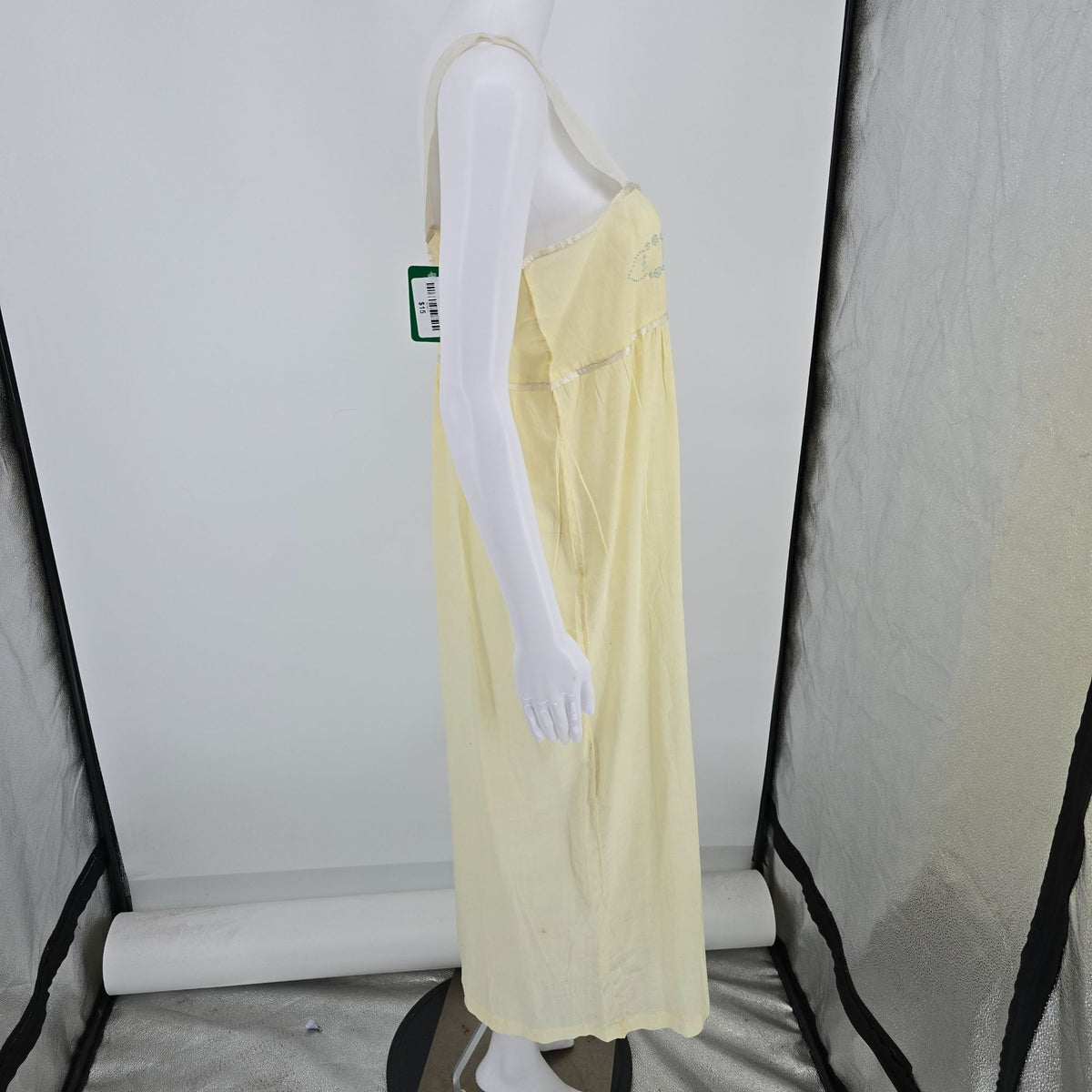 Vintage 1930s Pale Yellow Embroidered Yoke Sleeveless Nightgown (M) *Flaws