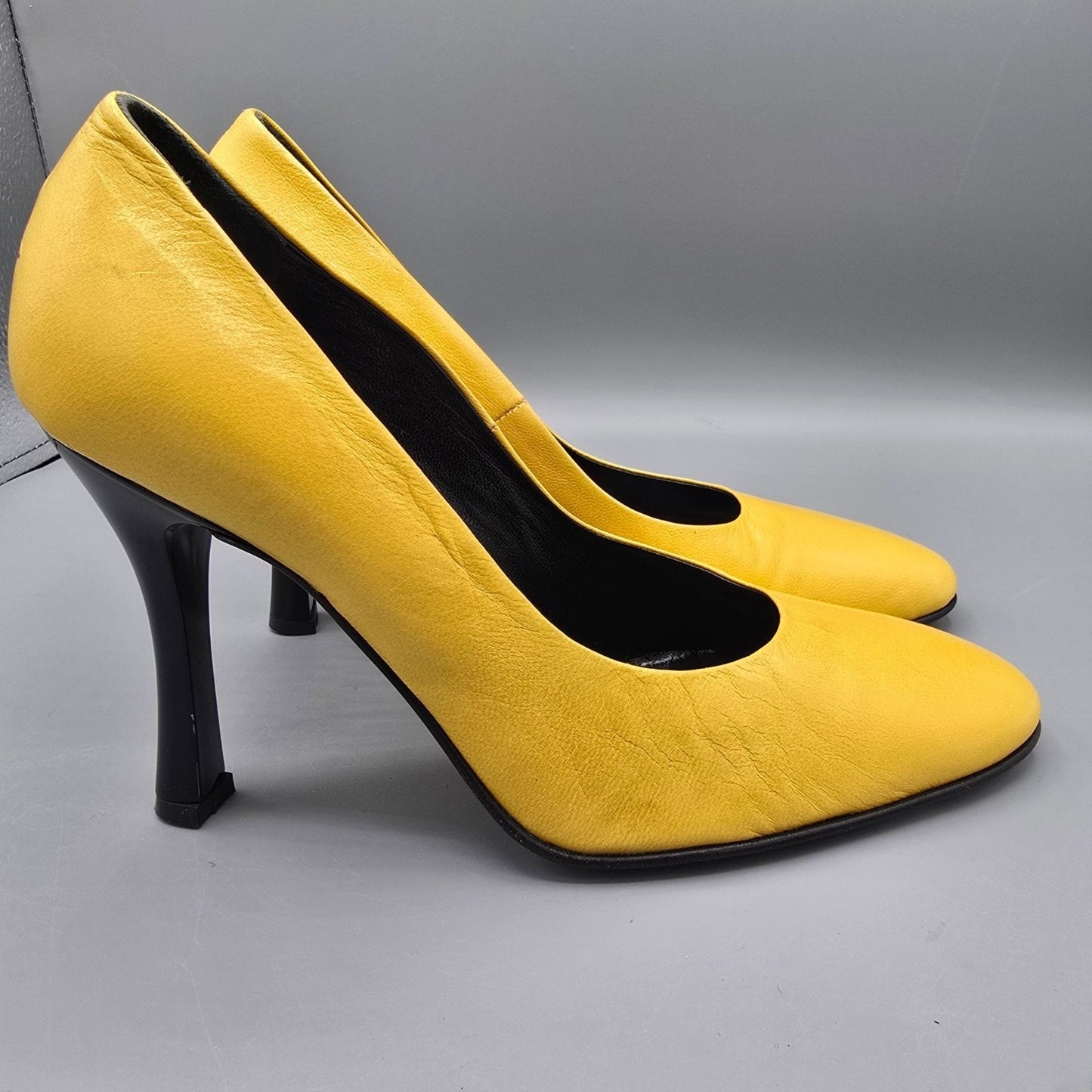 Vintage Y2K Deadstock Pari & Pari Lemon-Yellow Capretto Square-Toe Pumps (7B)