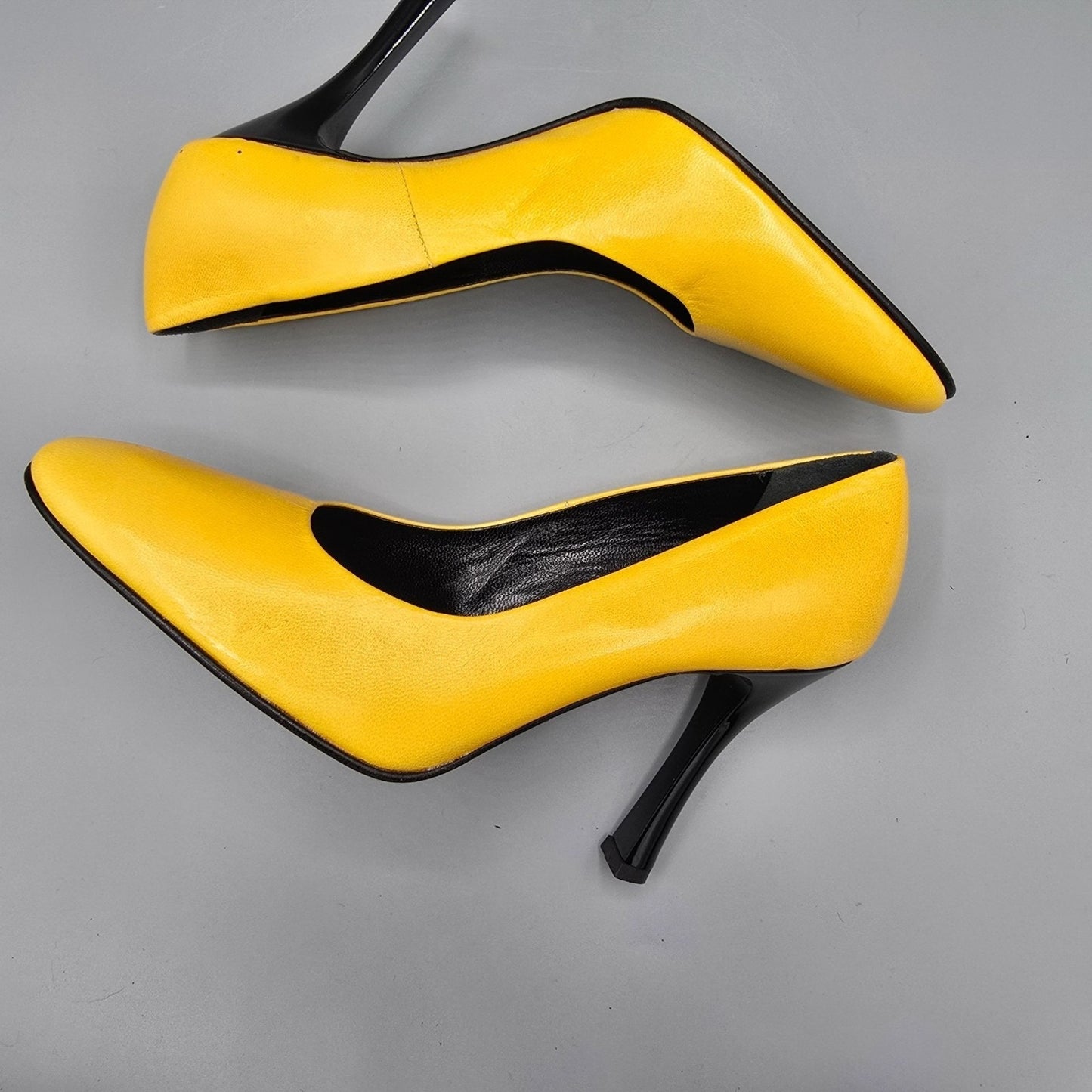 Vintage Y2K Deadstock Pari & Pari Lemon-Yellow Capretto Square-Toe Pumps (7B)