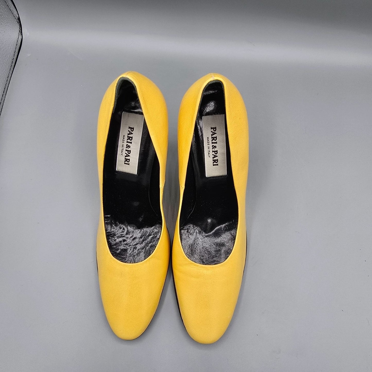 Vintage Y2K Deadstock Pari & Pari Lemon-Yellow Capretto Square-Toe Pumps (7B)