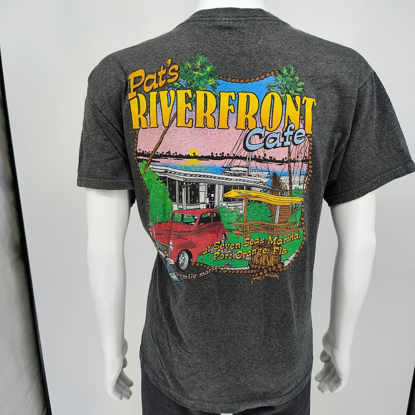 Pat's Riverfront Cafe At Seven Seas Marina, Port Orange, FL Graphic T-Shirt (L)