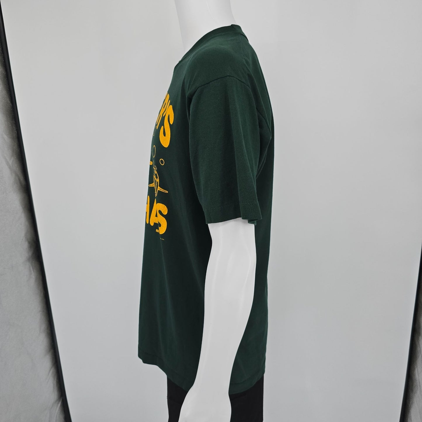 Vintage 1990s Fruit of the Loom Best Porter's Piranhas Green T-Shirt (L)