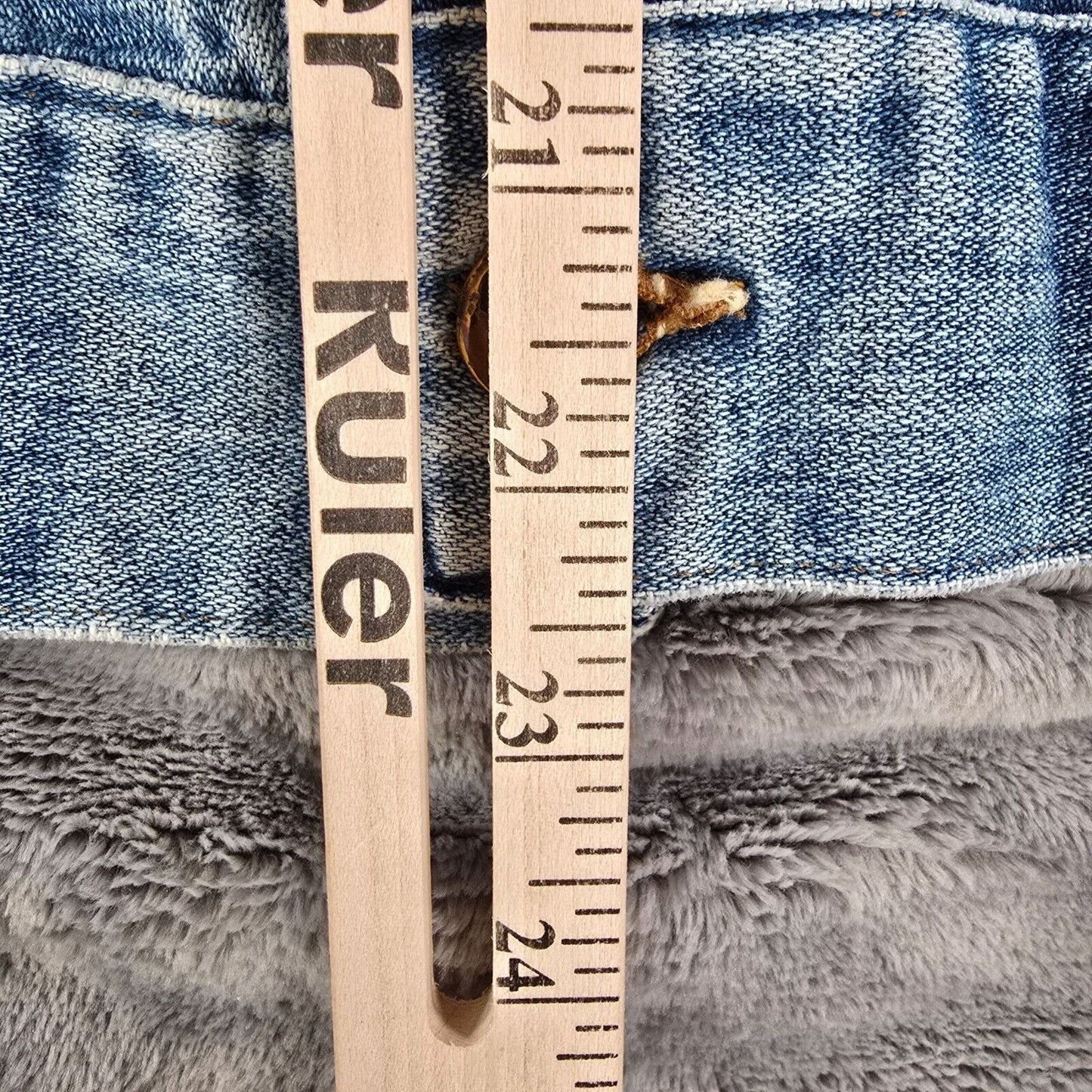 Vintage Distressed 1980s Wrangler Cropped Button Up Denim Jacket (Size 40 M)