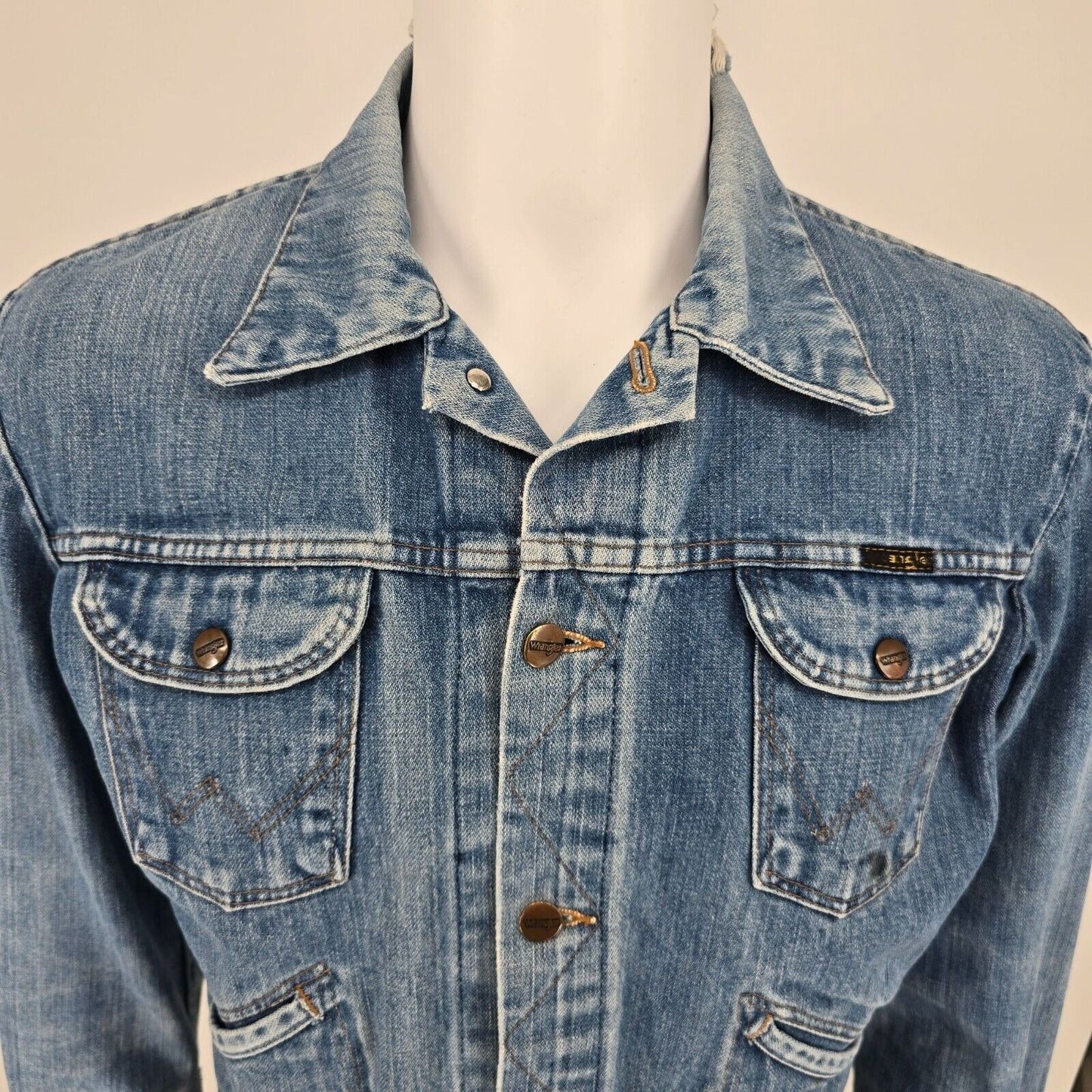 Vintage Distressed 1980s Wrangler Cropped Button Up Denim Jacket (Size 40 M)