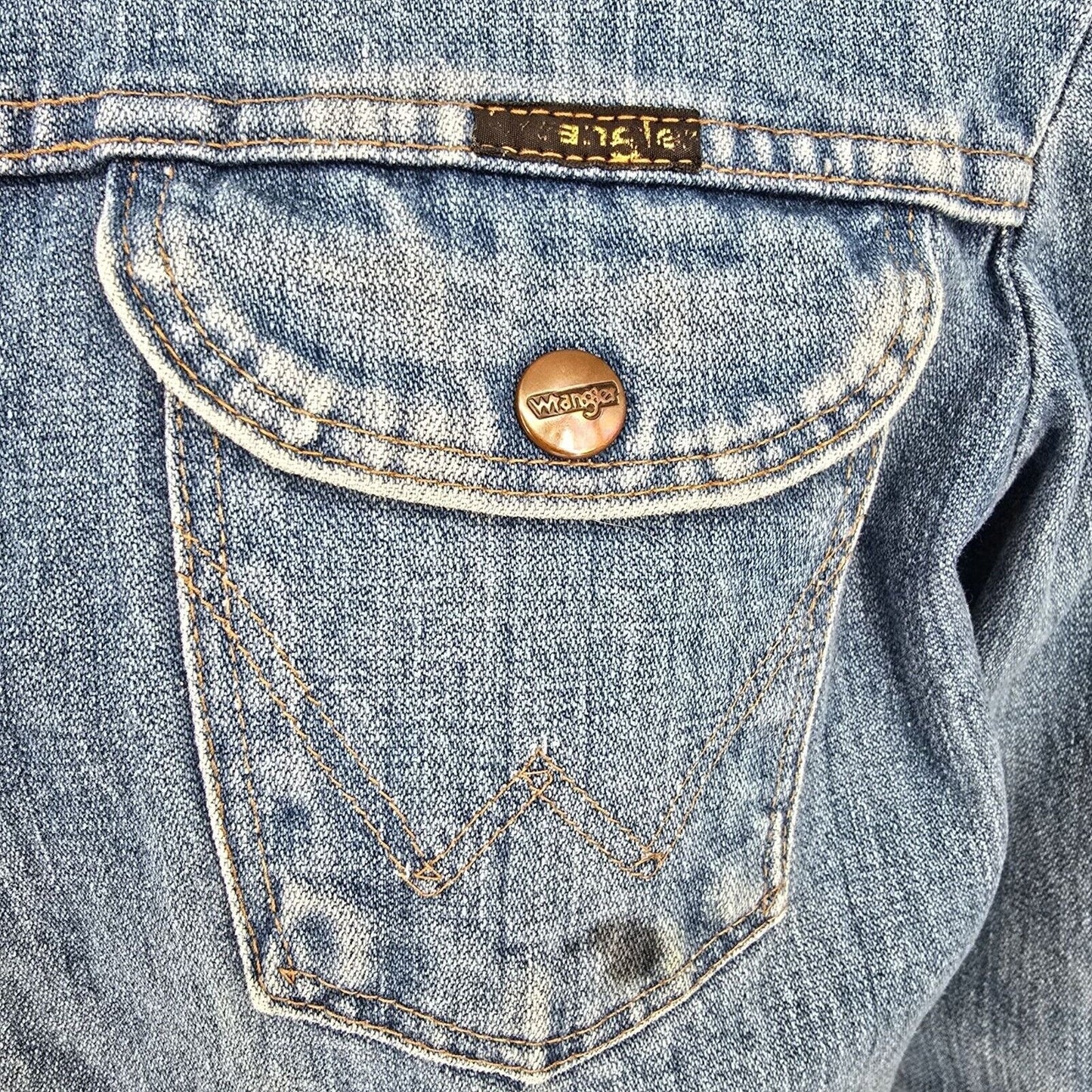 Vintage Distressed 1980s Wrangler Cropped Button Up Denim Jacket (Size 40 M)