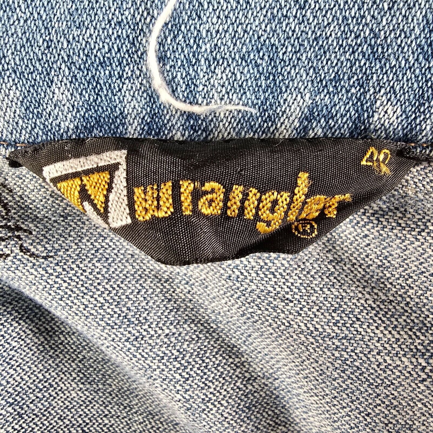 Vintage Distressed 1980s Wrangler Cropped Button Up Denim Jacket (Size 40 M)
