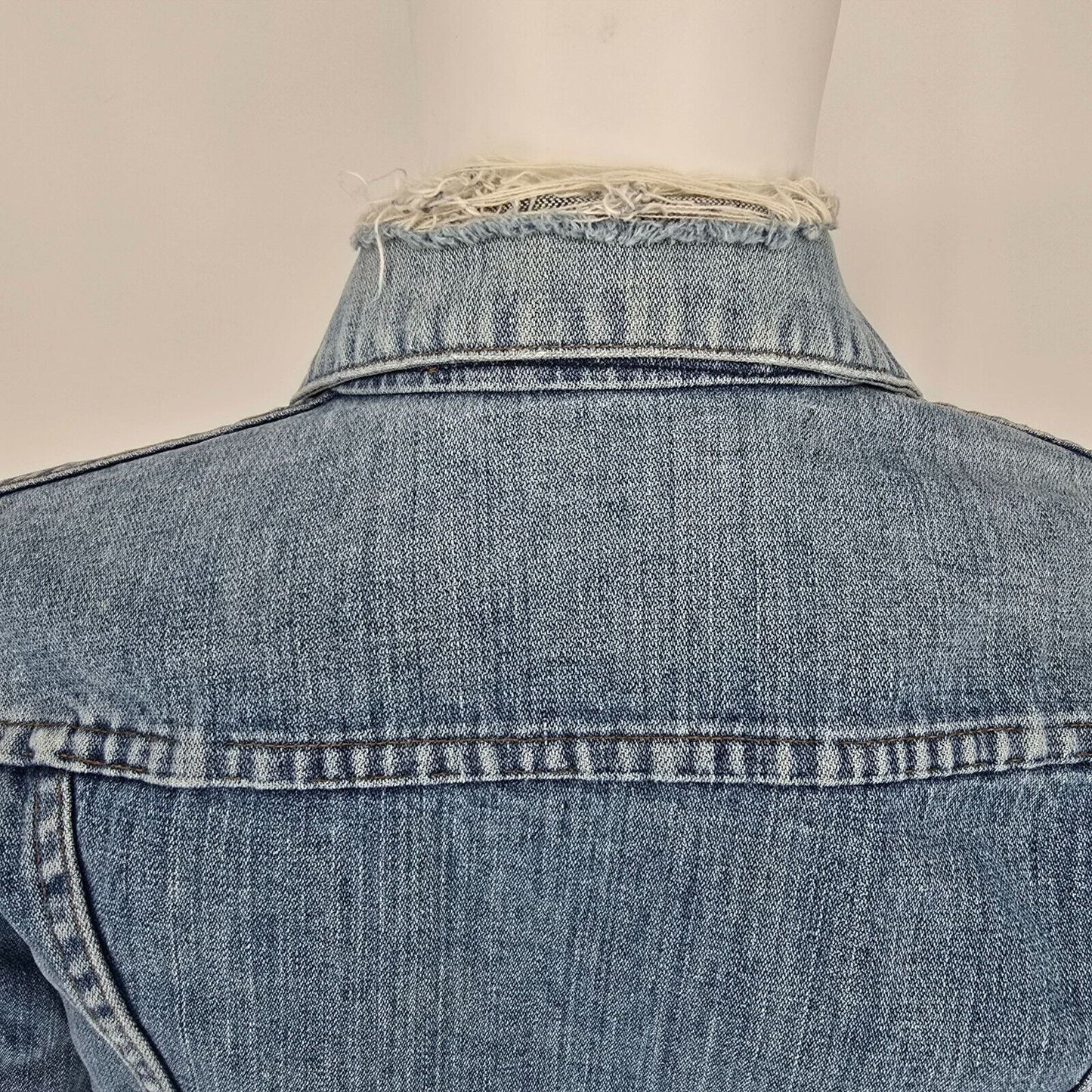 Vintage Distressed 1980s Wrangler Cropped Button Up Denim Jacket (Size 40 M)