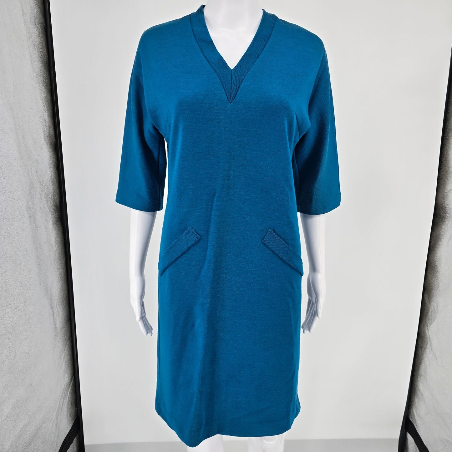 Vintage 1960s R & K Knits Teal Blue V-Neck Mod Shift Knit Sweater Dress (S)