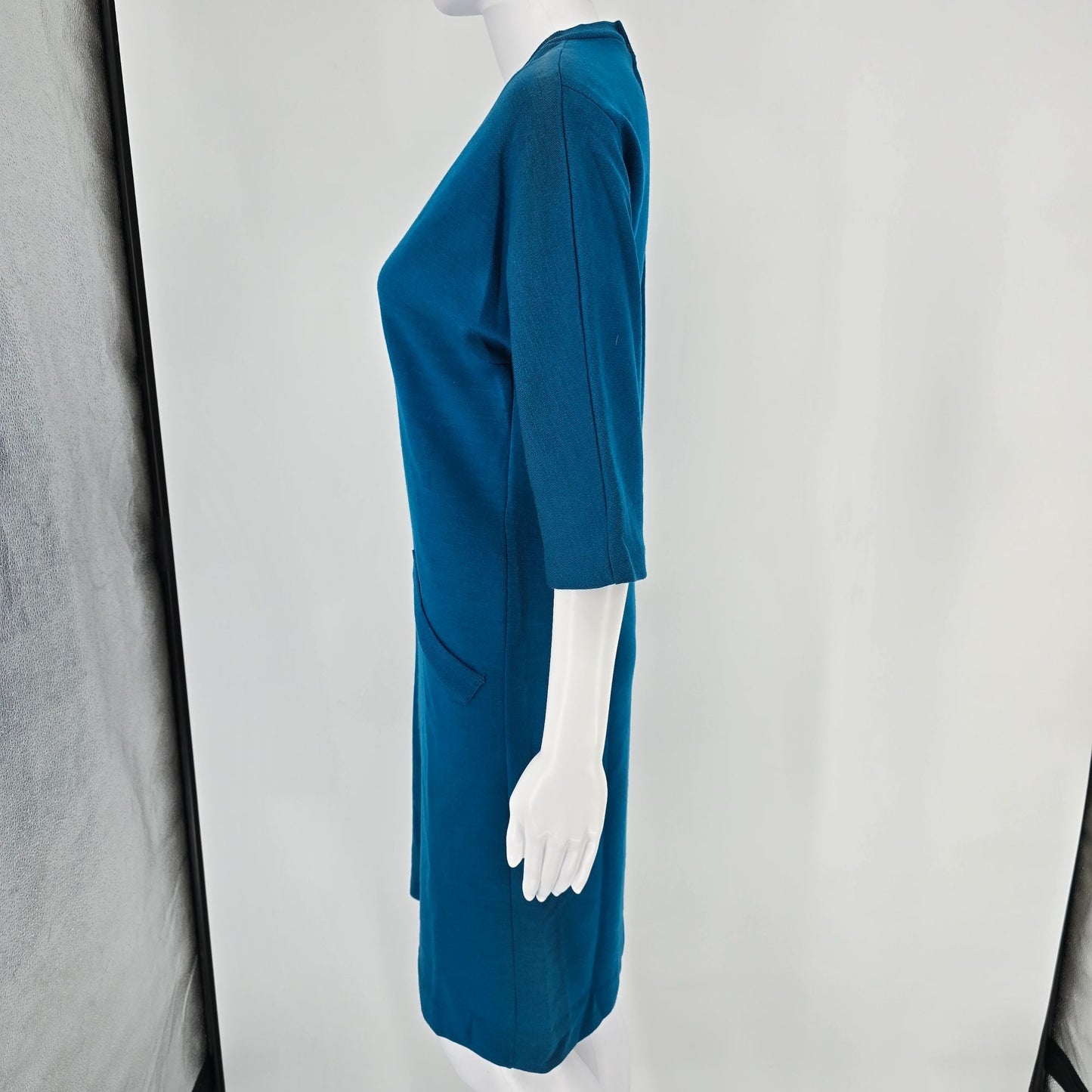 Vintage 1960s R & K Knits Teal Blue V-Neck Mod Shift Knit Sweater Dress (S)