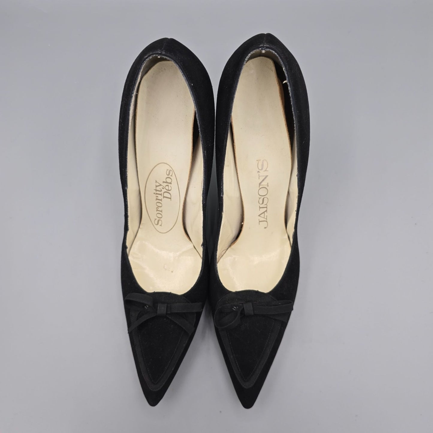 Vintage Early 1960s Sorority Debs Jaison's Black Velvet Point-Toe Bow Pumps -7AA