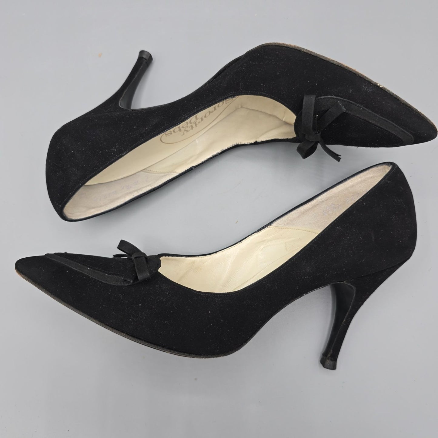 Vintage Early 1960s Sorority Debs Jaison's Black Velvet Point-Toe Bow Pumps -7AA