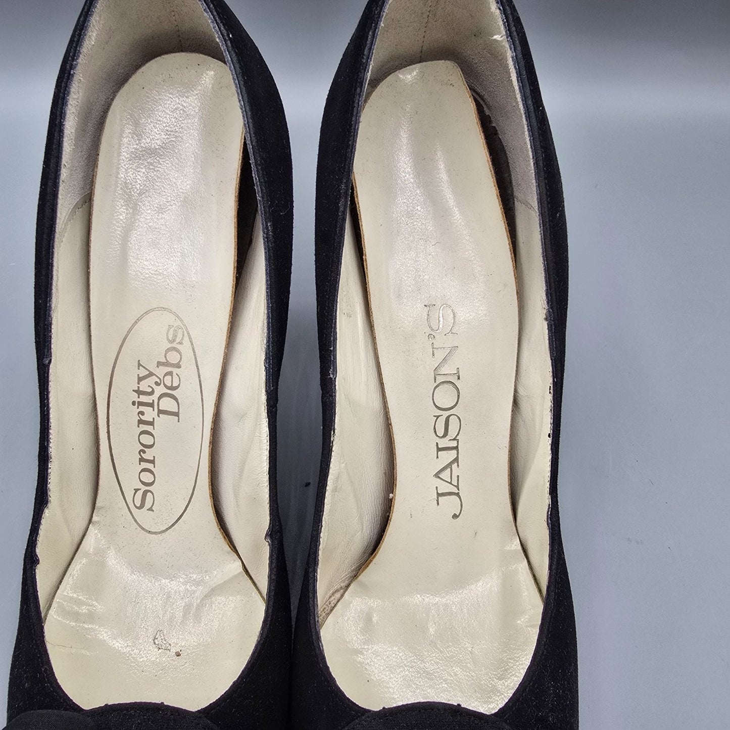 Vintage Early 1960s Sorority Debs Jaison's Black Velvet Point-Toe Bow Pumps -7AA