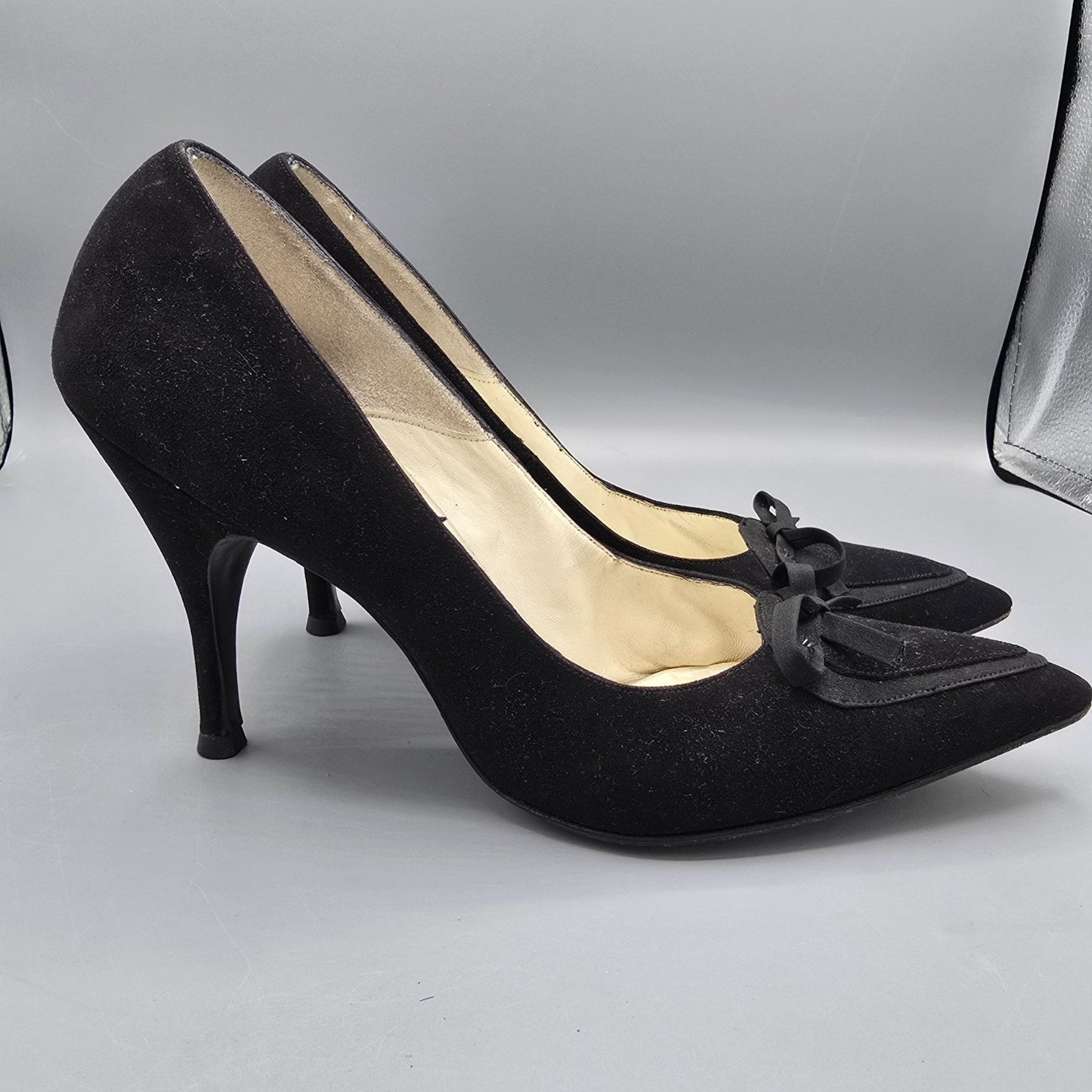 Vintage Early 1960s Sorority Debs Jaison's Black Velvet Point-Toe Bow Pumps -7AA