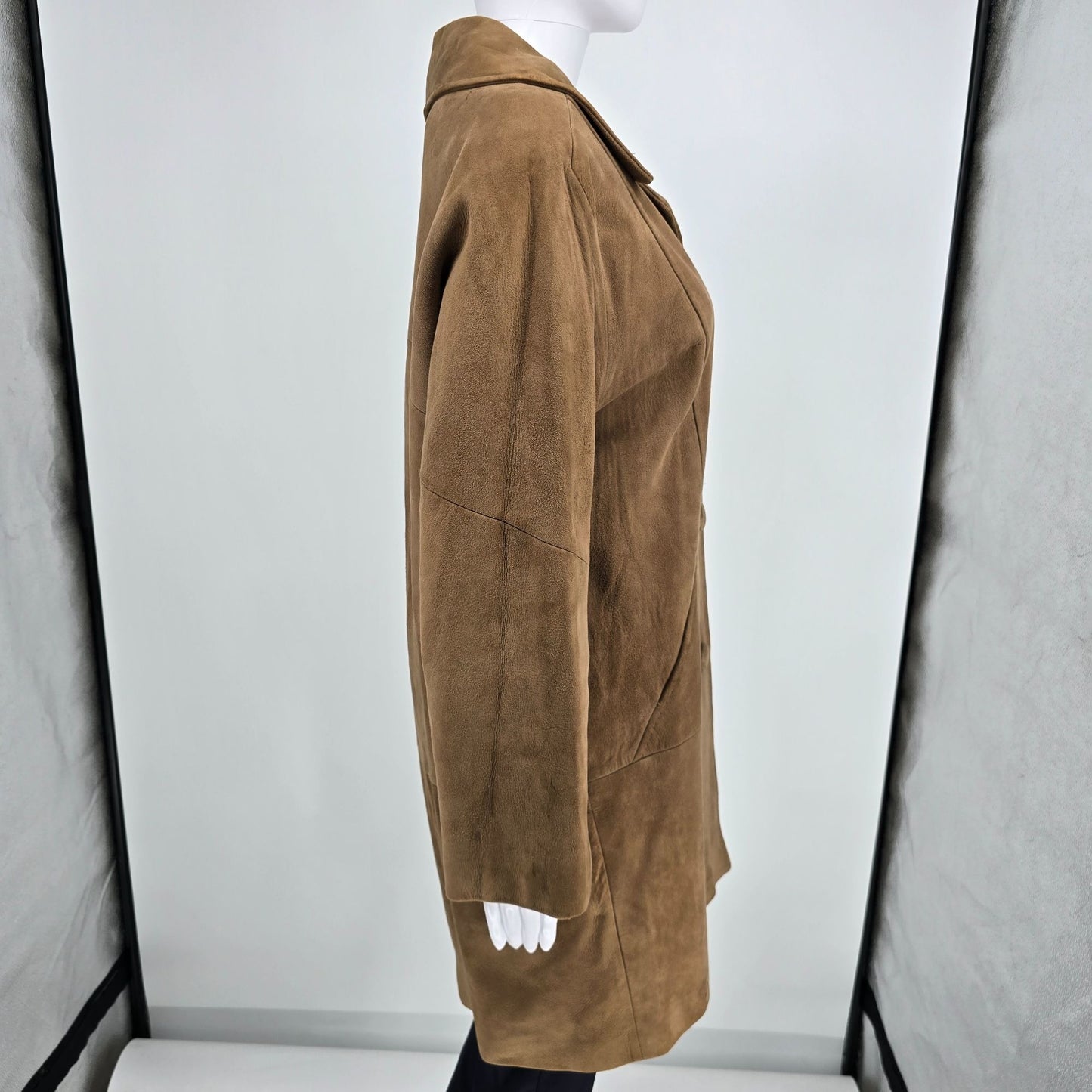 Vintage 1960s Unbranded Women's ILGWU Union Made Camel Suede Mod Car Coat (S/M)