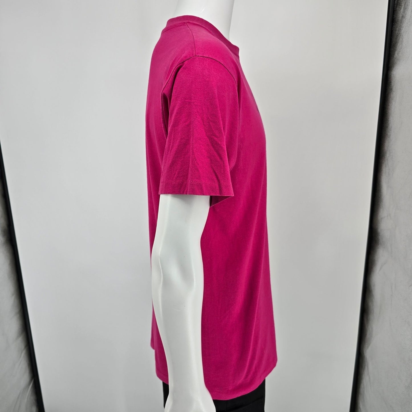 Vintage 1980s Hanes Fifty-Fifty Pink Fonzie's Classic Cafe T-Shirt (M/L)