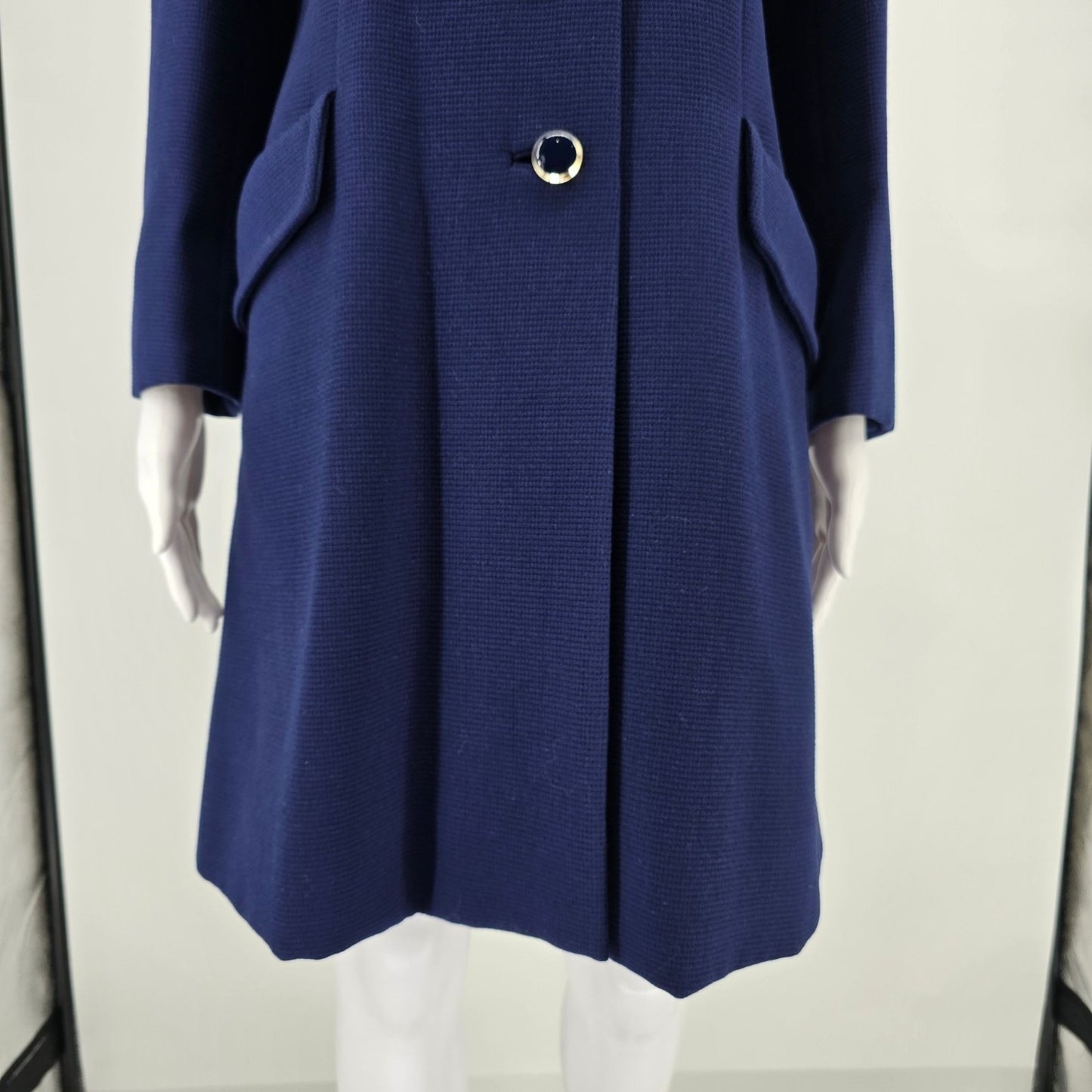 Vintage 1970s Women's Navy Blue Made in Canada Virgin Wool Mod Coat (M)
