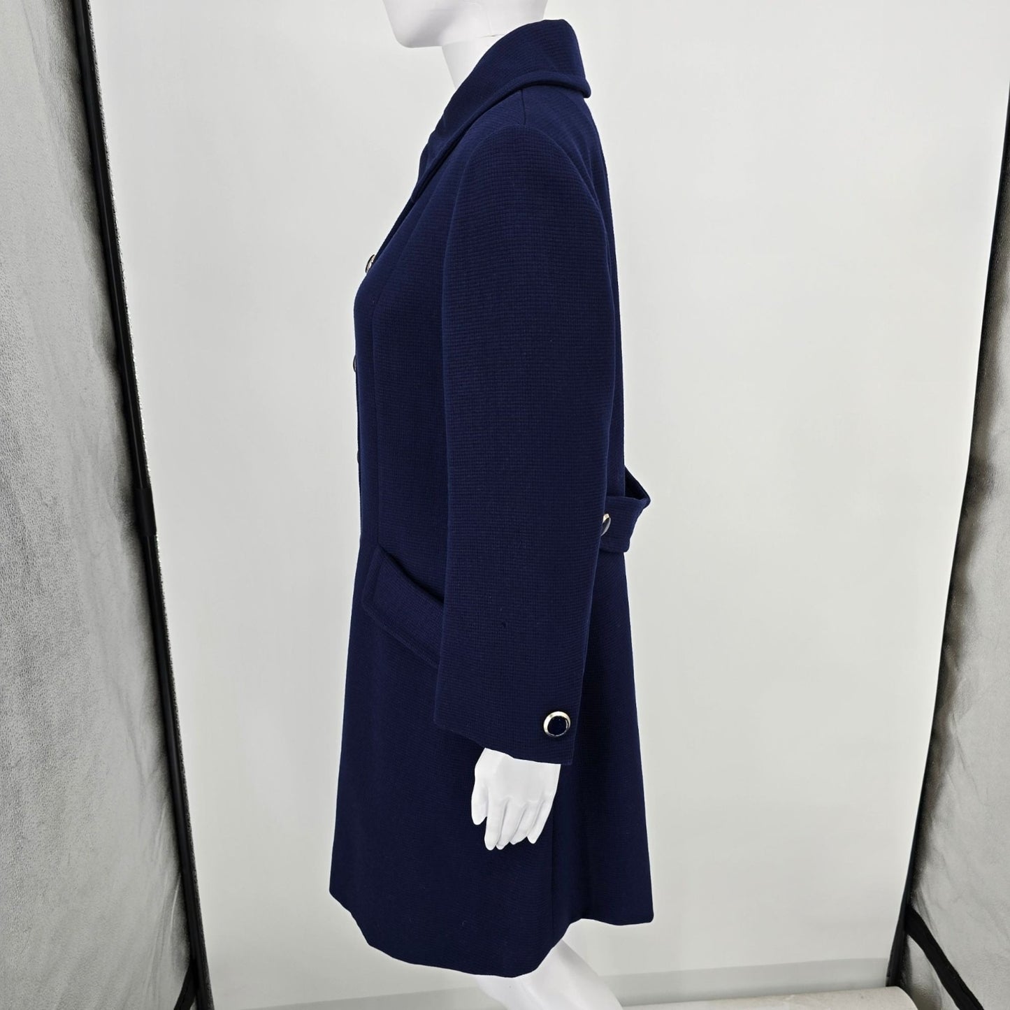 Vintage 1970s Women's Navy Blue Made in Canada Virgin Wool Mod Coat (M)