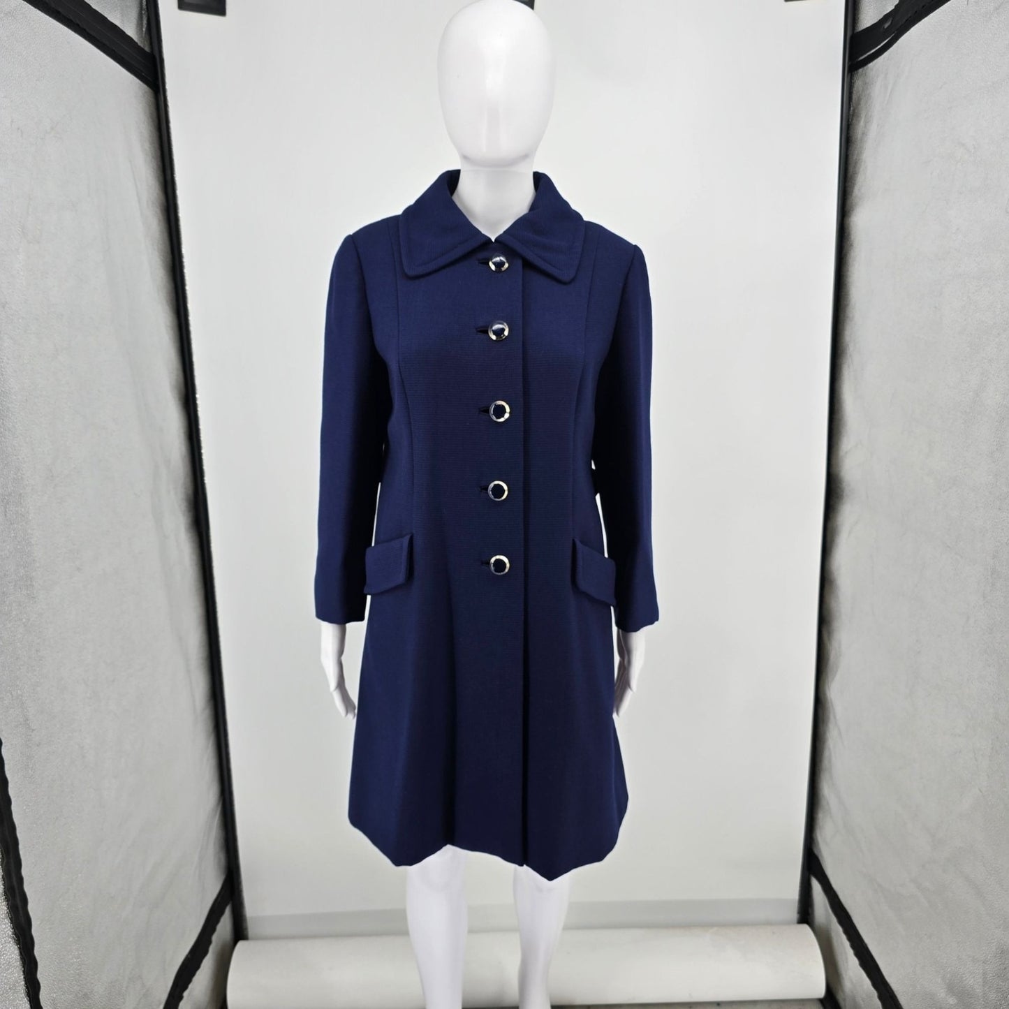 Vintage 1970s Women's Navy Blue Made in Canada Virgin Wool Mod Coat (M)