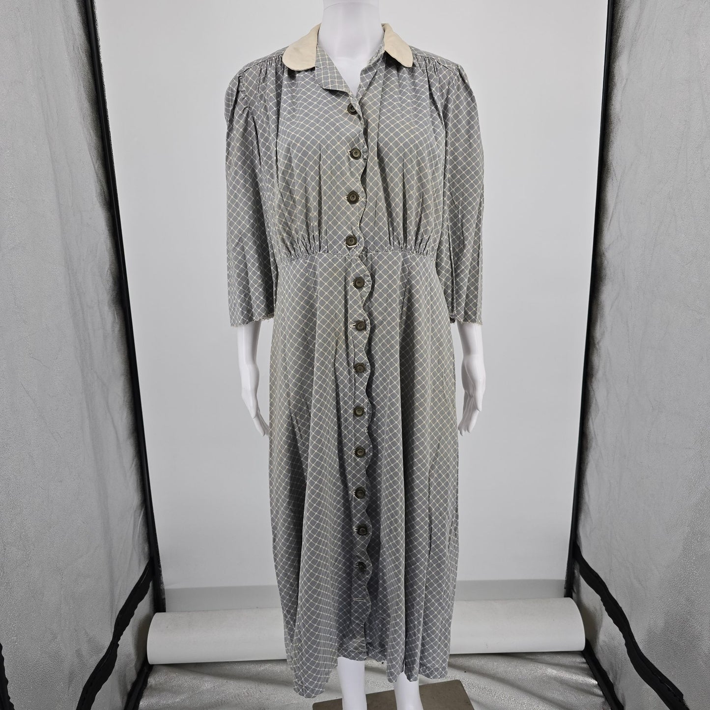 Vintage 1940s Gray Lattice Print Contrast Collar Shirtwaist Day Dress (L)