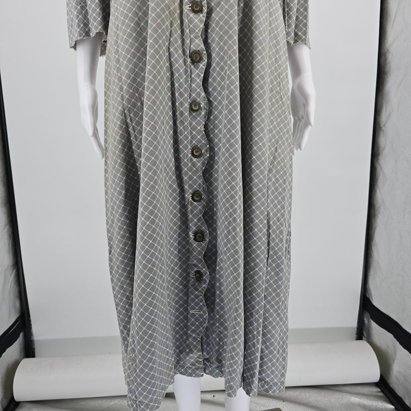 Vintage 1940s Gray Lattice Print Contrast Collar Shirtwaist Day Dress (L)