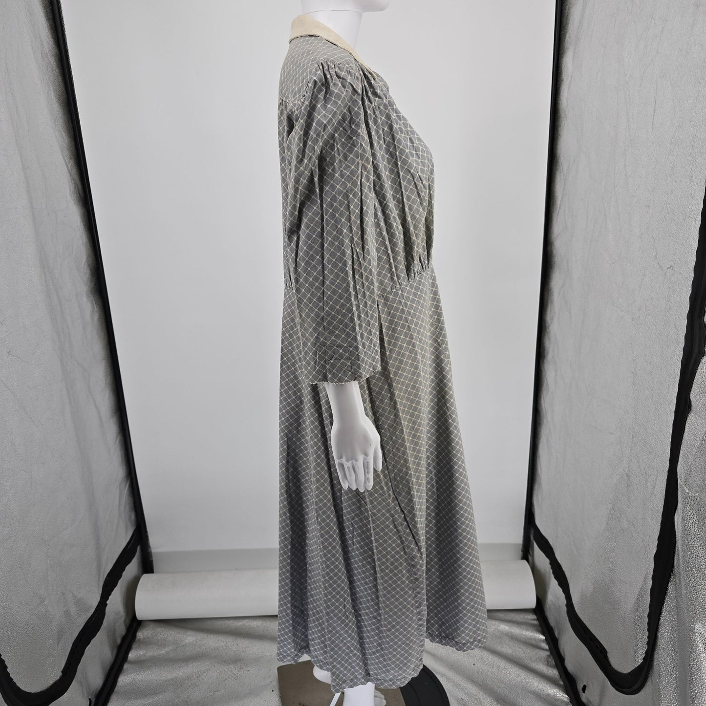 Vintage 1940s Gray Lattice Print Contrast Collar Shirtwaist Day Dress (L)