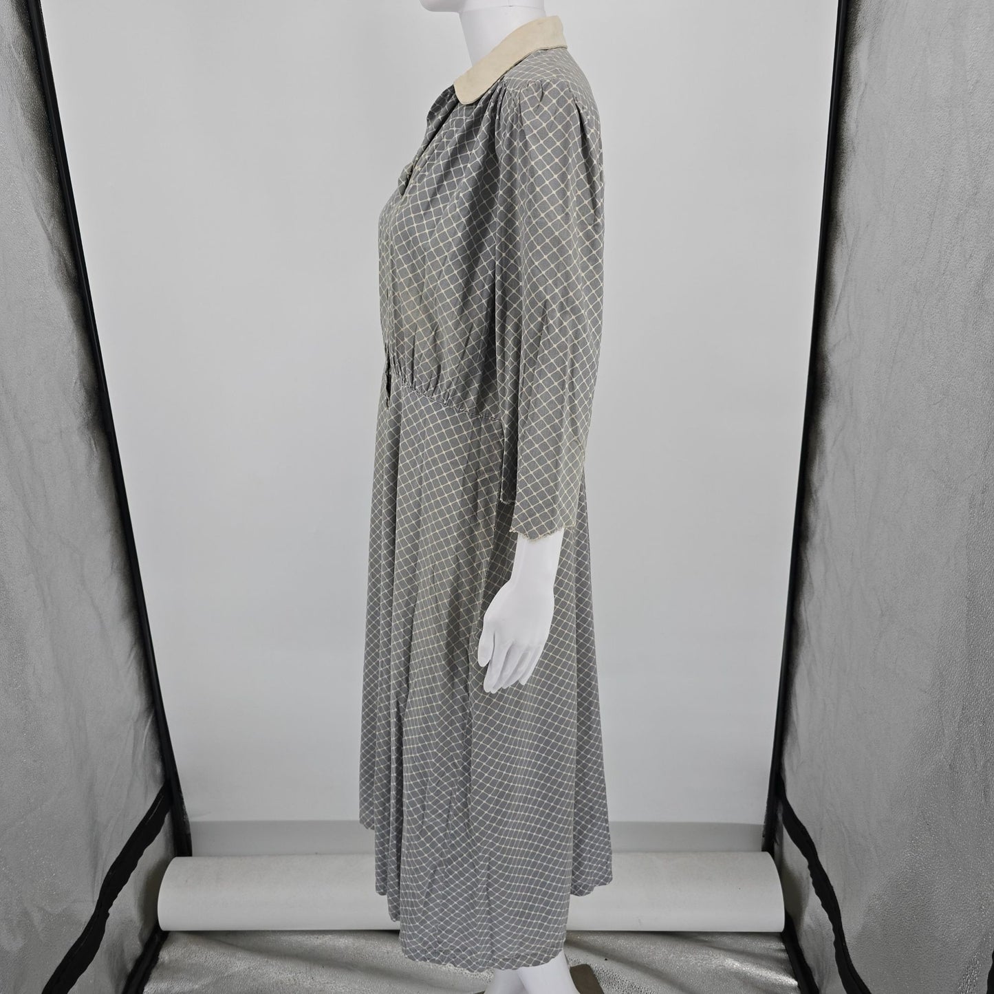 Vintage 1940s Gray Lattice Print Contrast Collar Shirtwaist Day Dress (L)