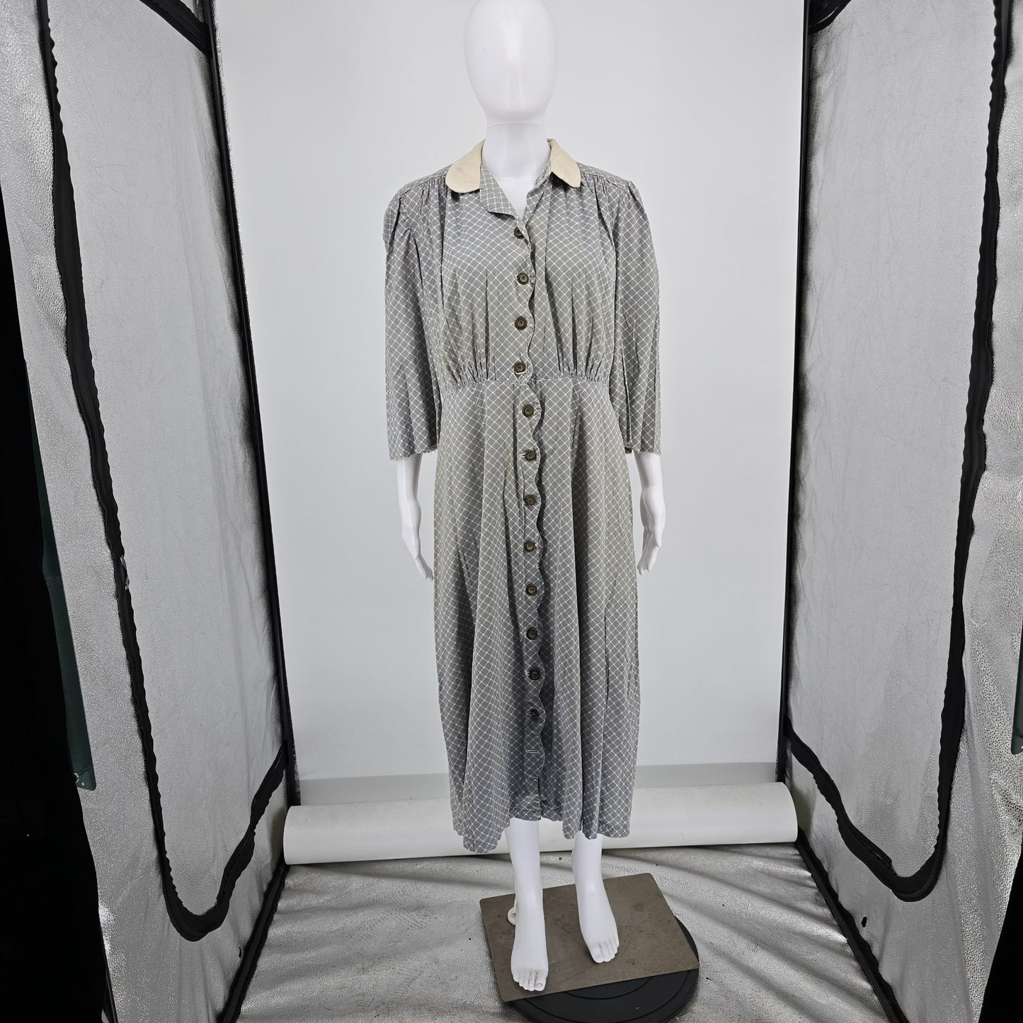 Vintage 1940s Gray Lattice Print Contrast Collar Shirtwaist Day Dress (L)