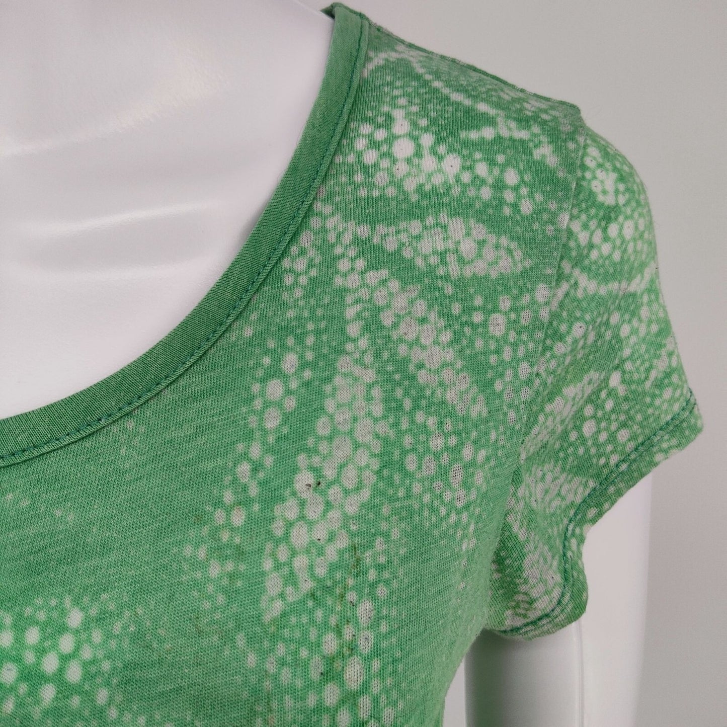 Tahari Green Translucent Scoop Neck Short Sleeve Patterned Top (XS) -Fair Cond.