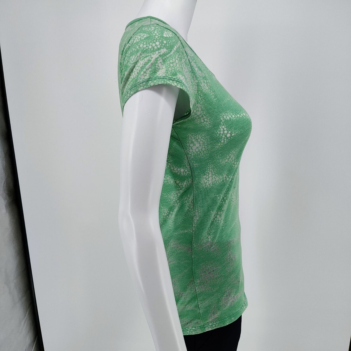 Tahari Green Translucent Scoop Neck Short Sleeve Patterned Top (XS) -Fair Cond.