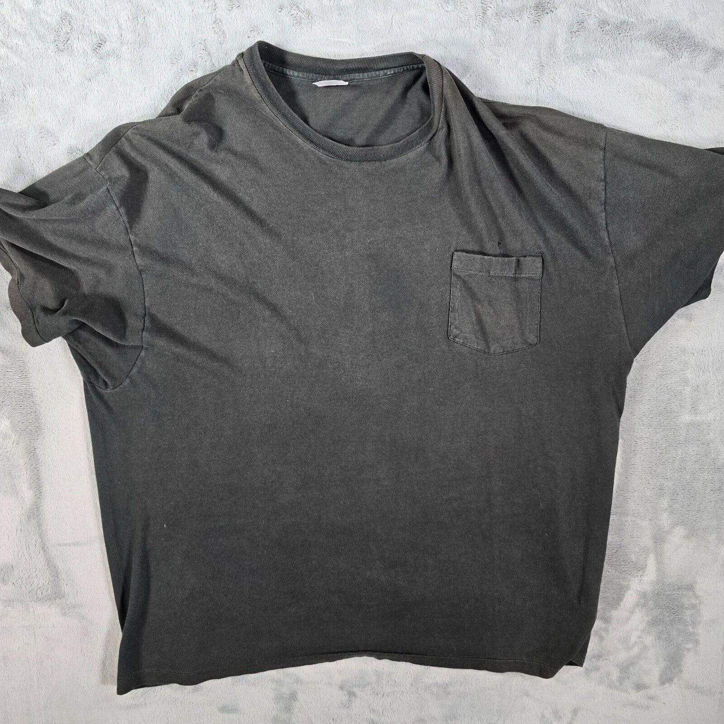 Vintage Single Stitch 90s/Y2K Hanes Blank Black Crewneck Pocket T-Shirt (2XL)