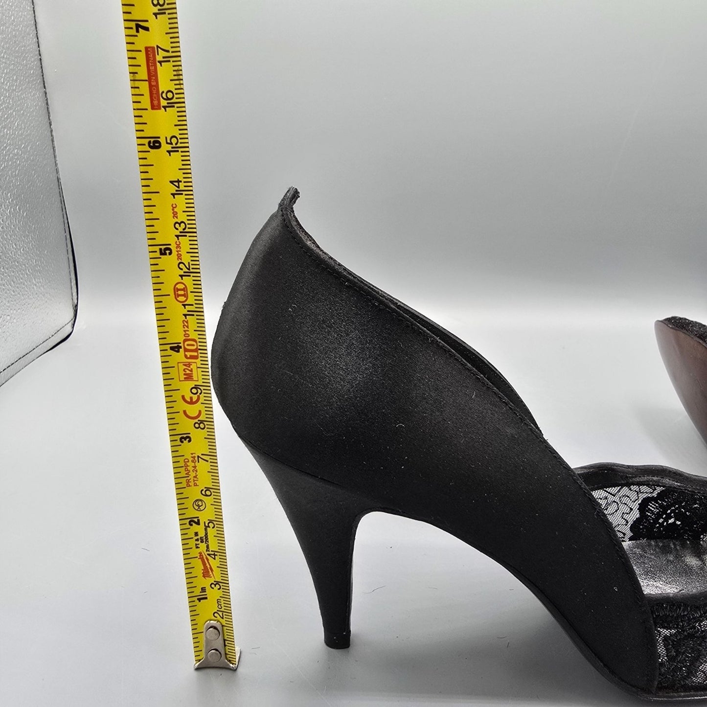 Vintage 1980s Stuart Weitzman for Mr. Seymour Black Lace & Satin Pumps (7.5AA)
