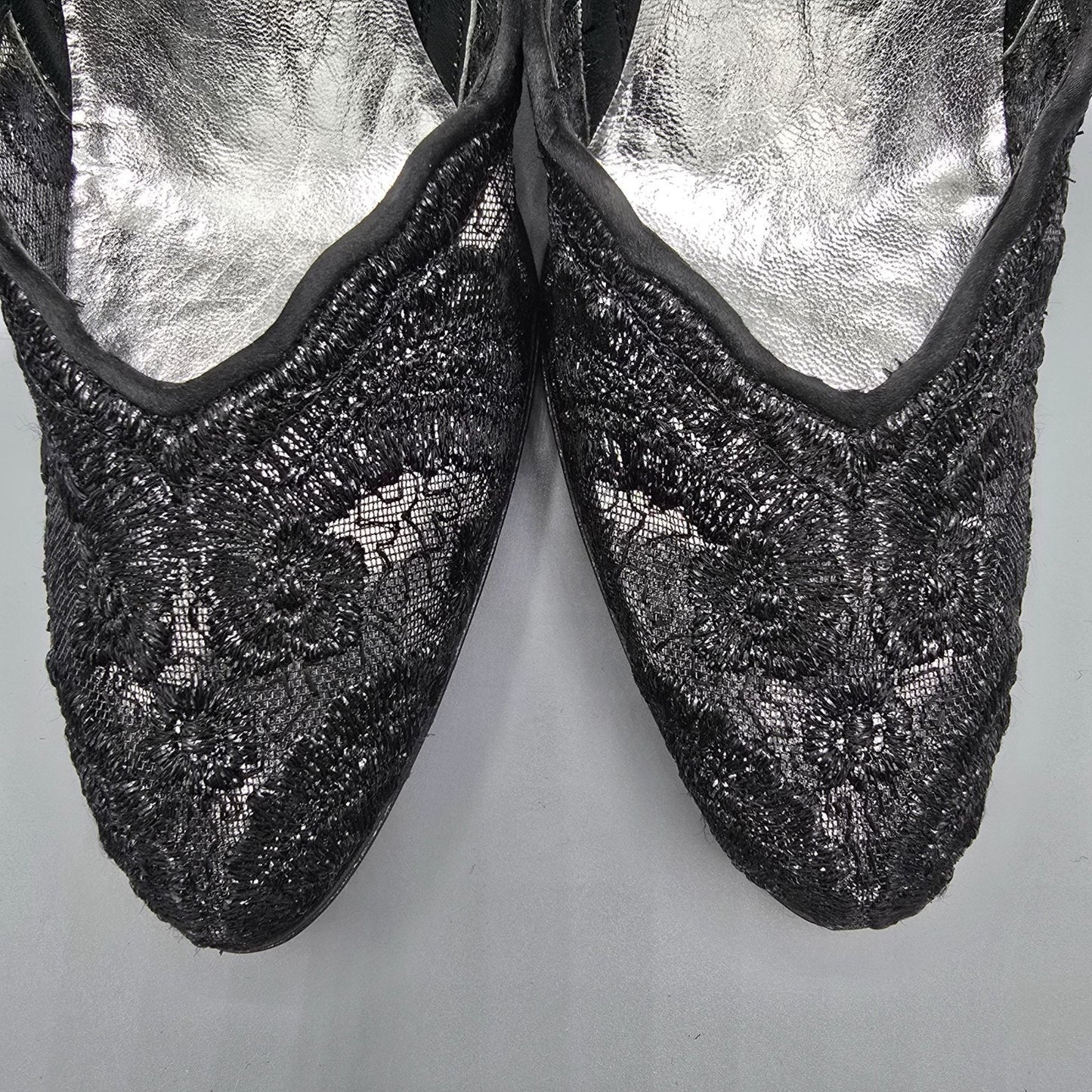 Vintage 1980s Stuart Weitzman for Mr. Seymour Black Lace & Satin Pumps (7.5AA)