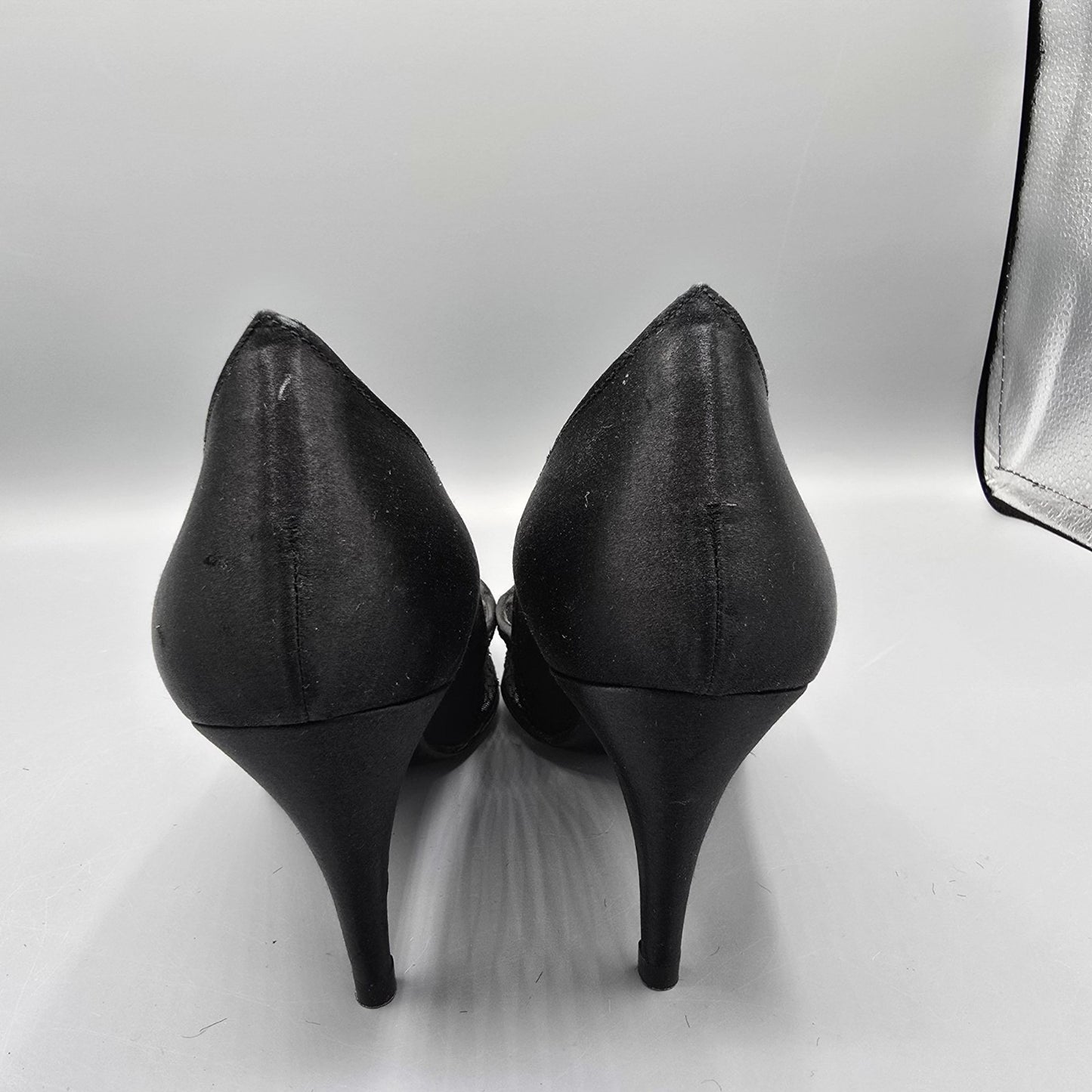 Vintage 1980s Stuart Weitzman for Mr. Seymour Black Lace & Satin Pumps (7.5AA)