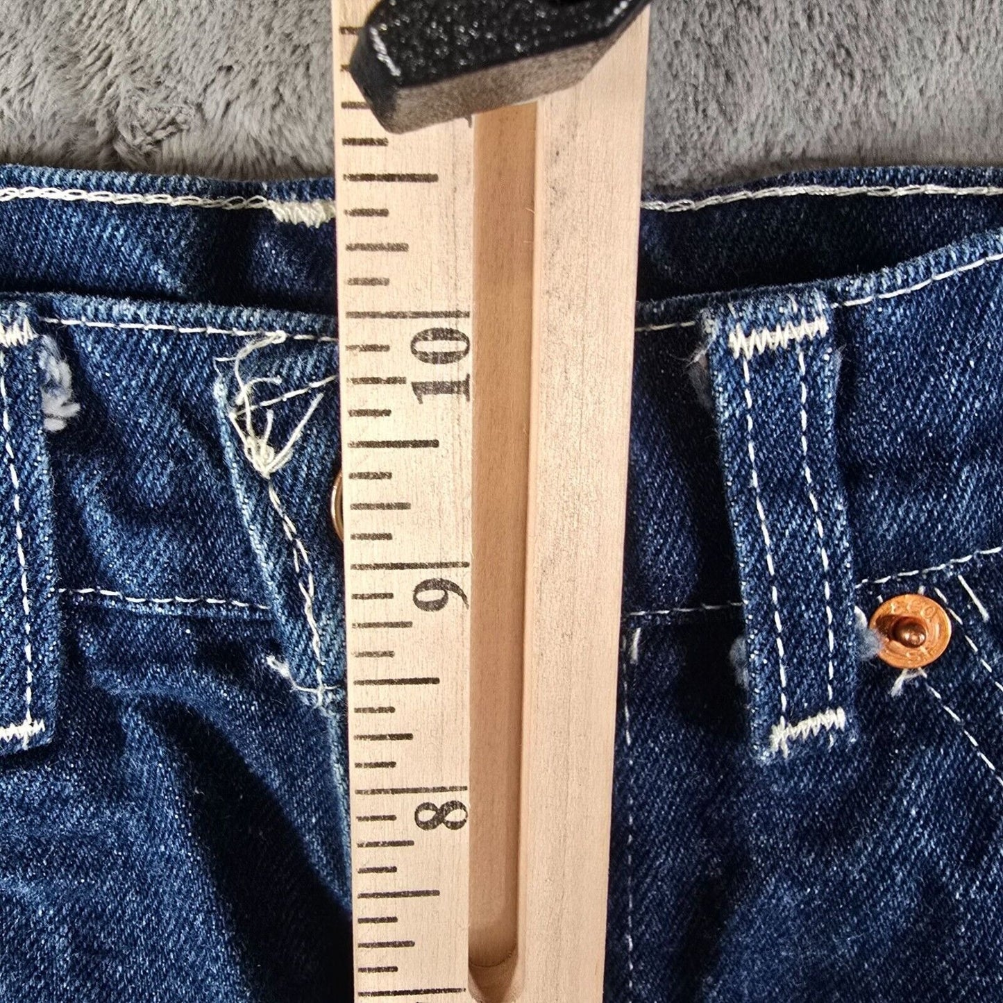 Vintage 1980's Made in Greece Levi's Womens White Tab Blue Jeans (25x32)