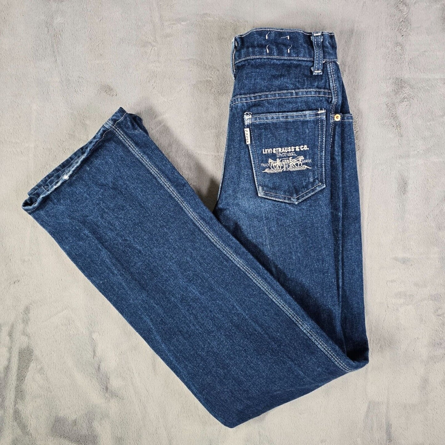Vintage 1980's Made in Greece Levi's Womens White Tab Blue Jeans (25x32)