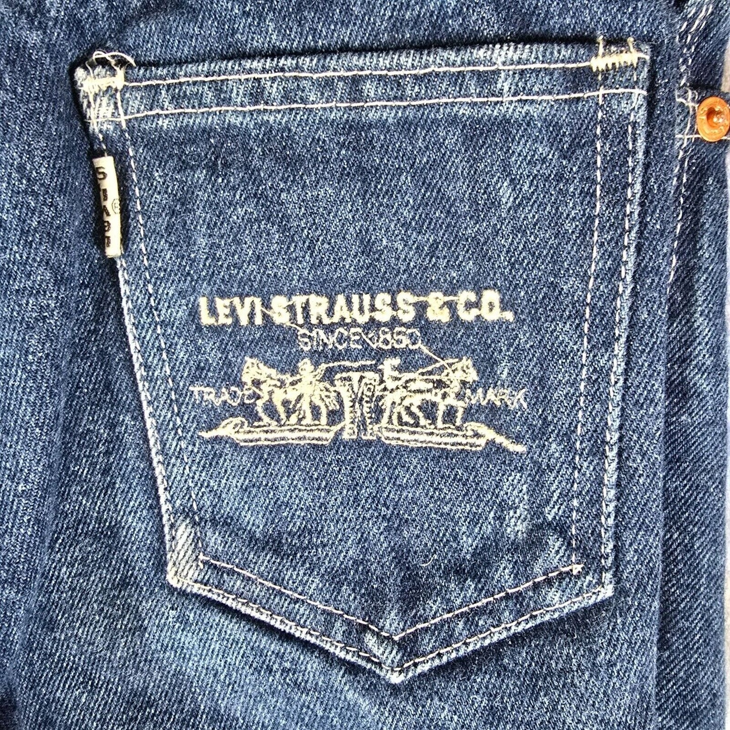 Vintage 1980's Made in Greece Levi's Womens White Tab Blue Jeans (25x32)